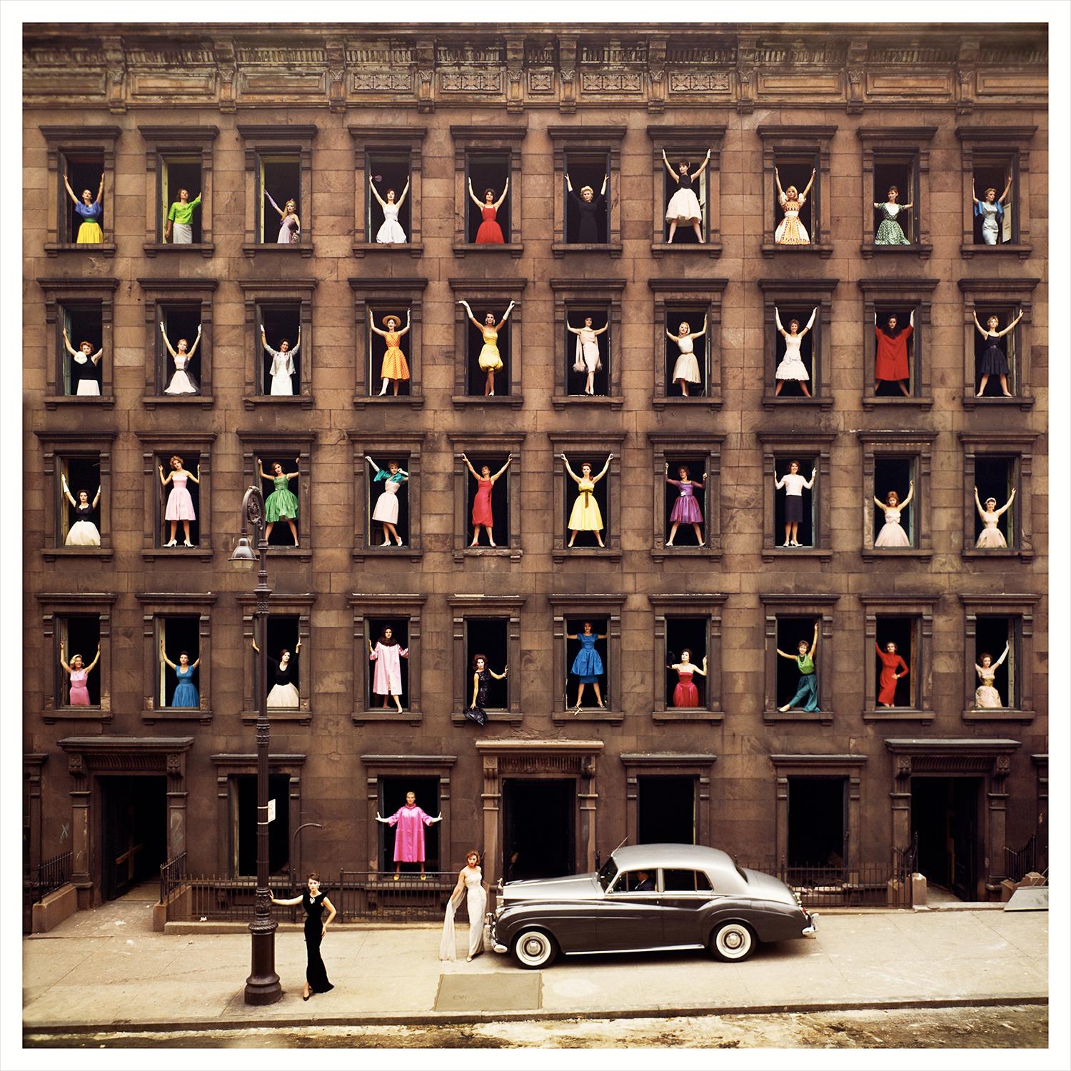 Ormond Gigli Color Photograph – Girls in the Windows