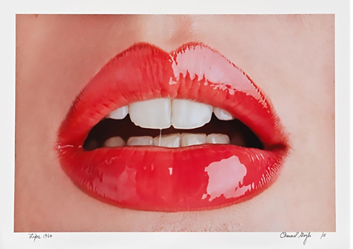 Zeitgenössische Farbmodefotografie von Ormond Gigli mit Lippen im Angebot 1