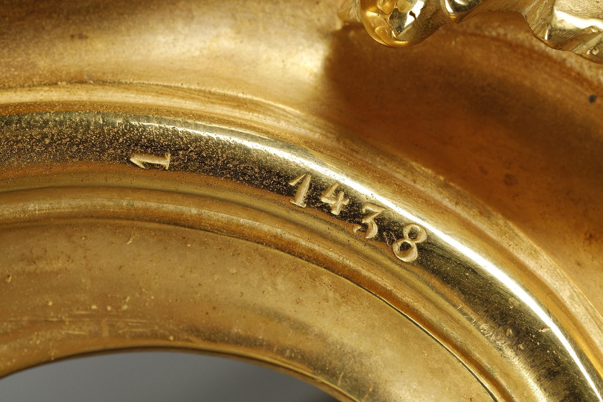 Pendule rocaille en bronze ciselé et ornementé, Raingo Frères 8