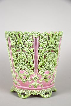 Ornamental Art Nouveau Majolica Cachepot, by Gerbing & Stephan, CZ, circa 1900