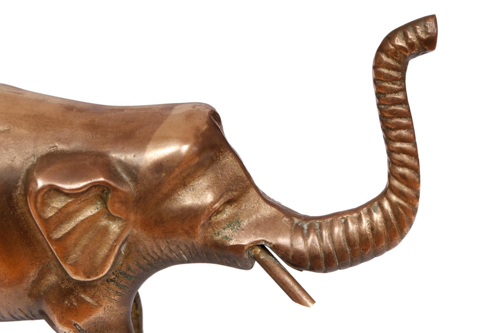 Éléphant indien ornemental en bronze en vente 1