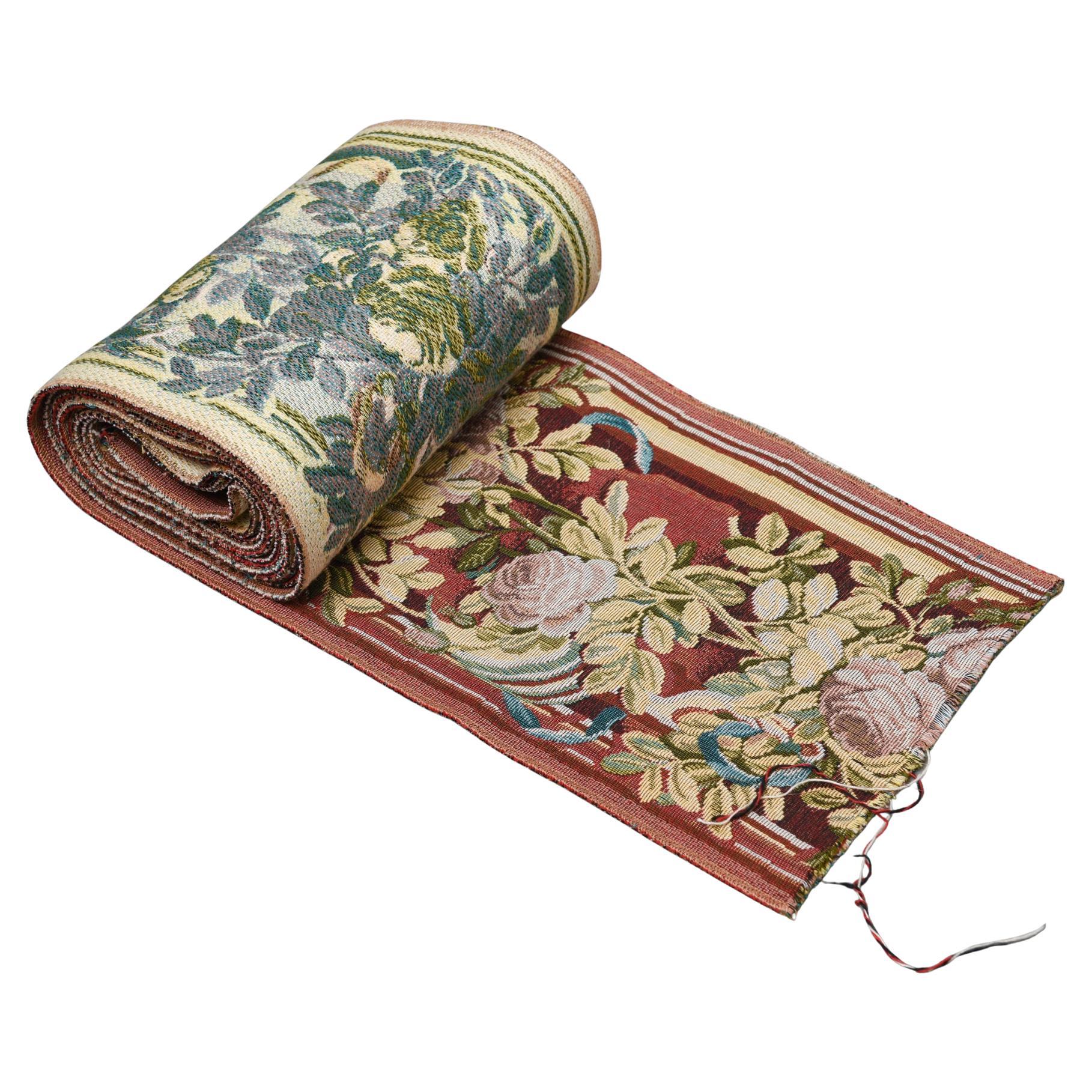 Bordo in tessuto ornamentale, molto elegante, da utilizzare come finitura per tende, copritavolo, ovunque tu voglia. 
Mai usato.

rif. B/481 -