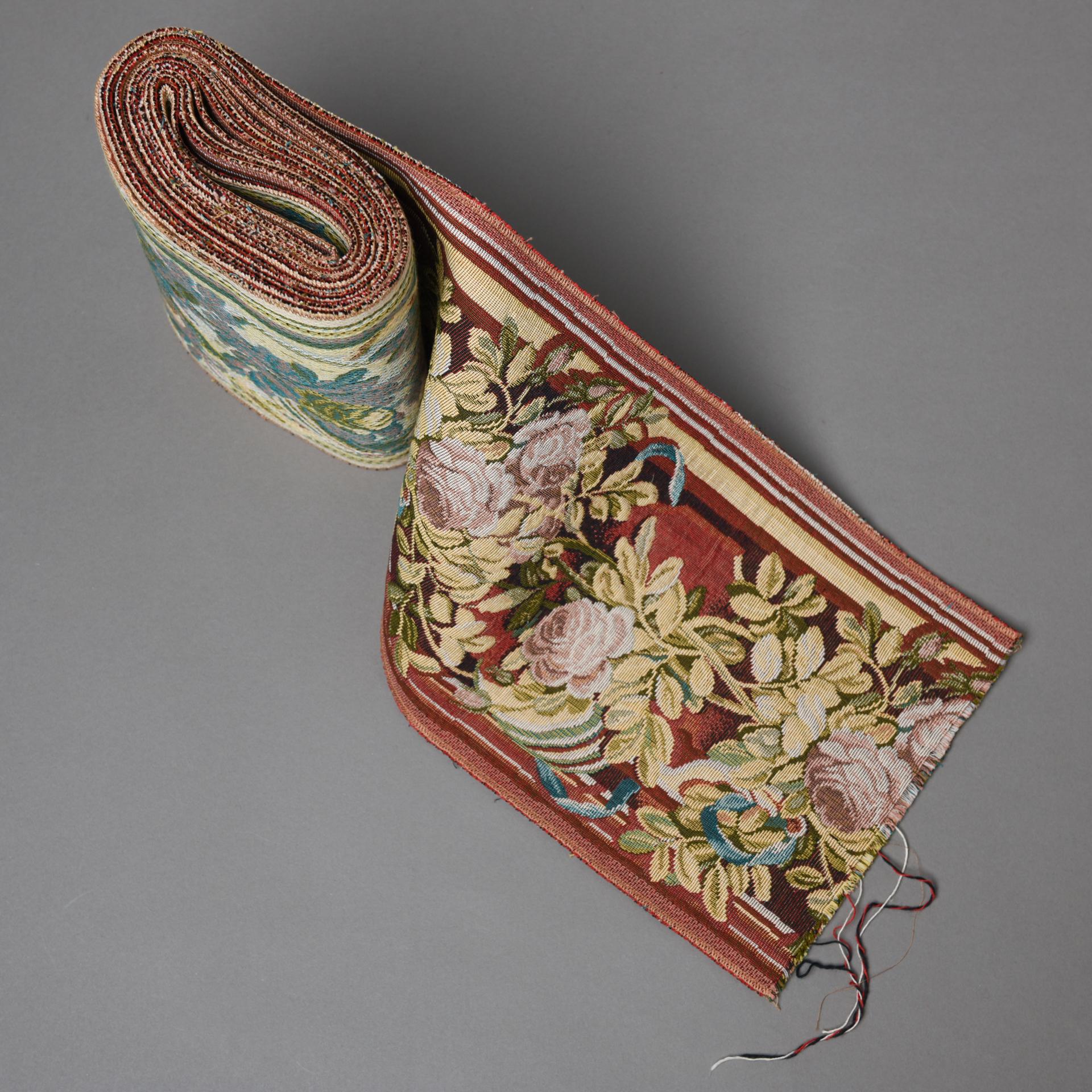 Bordo ornamentale in Fabrice con rose chiare In condizioni ottime in vendita a Alessandria, Piemonte