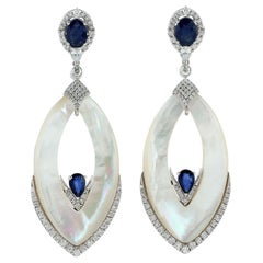 Boucles d'oreilles ornementales en perles de forme marquise avec saphir bleu et diamants