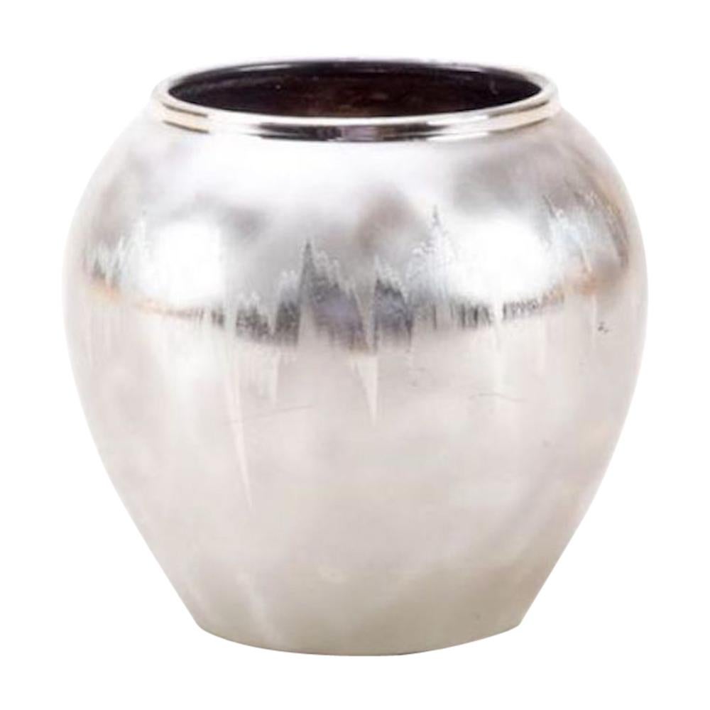 Vase Ikora en métal ornemental par WMF:: début du 20e siècle