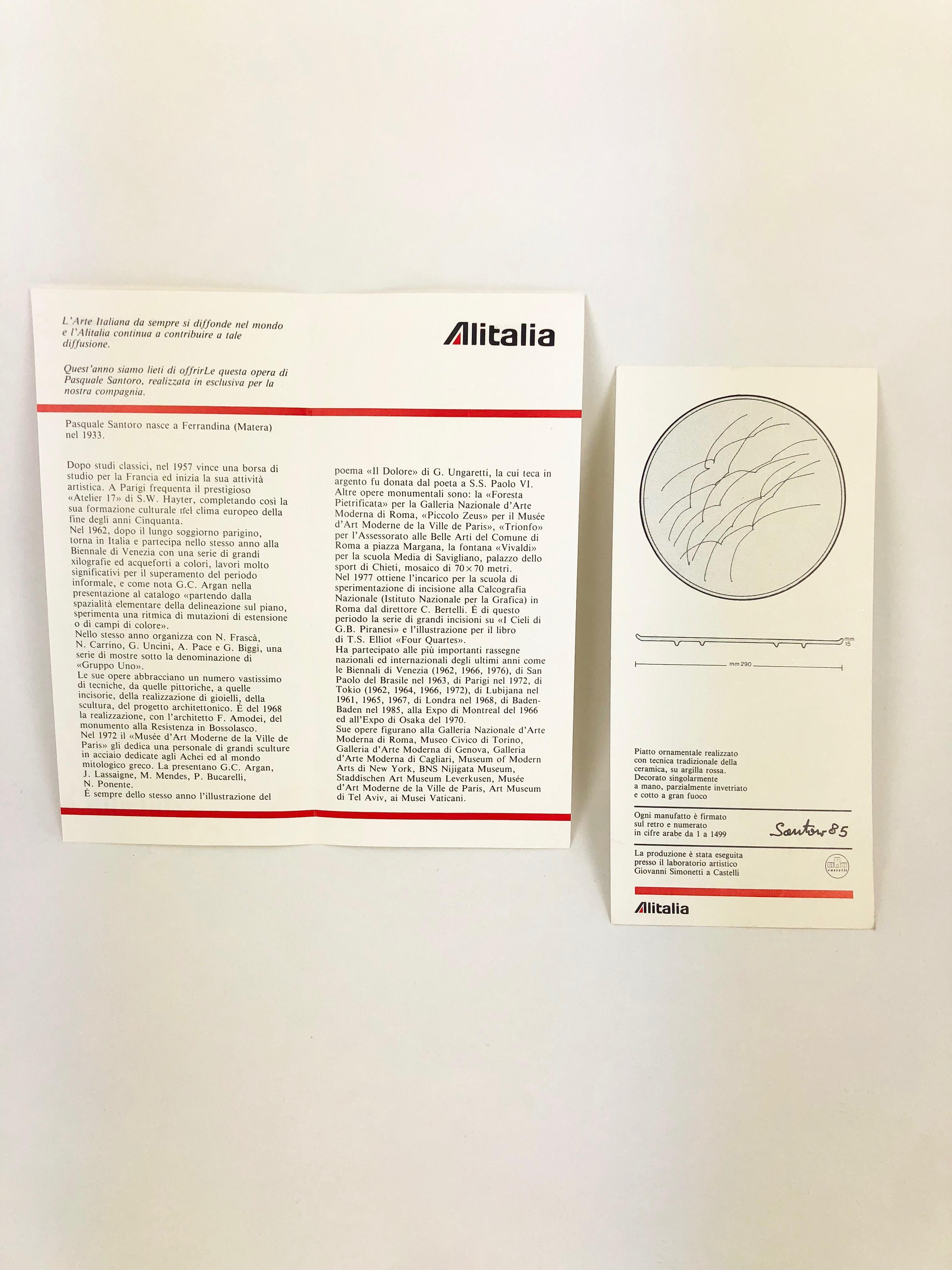 Fin du 20e siècle Assiette ornementale en céramique et argile rouge de Pasquale Santoro pour Alitalia, 1985 en vente