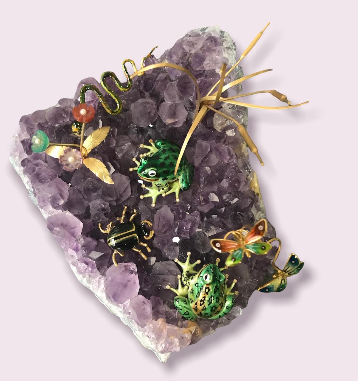 Ornamental Pond On Amethyst Cluster Block.
Animals and plants in 18 karat gold embellished by enamel finishes set on an amethyst cluster block base.
Total weight gr. 113.40
Gold weight is not quantifiable as pieces are attached to the ornament.
