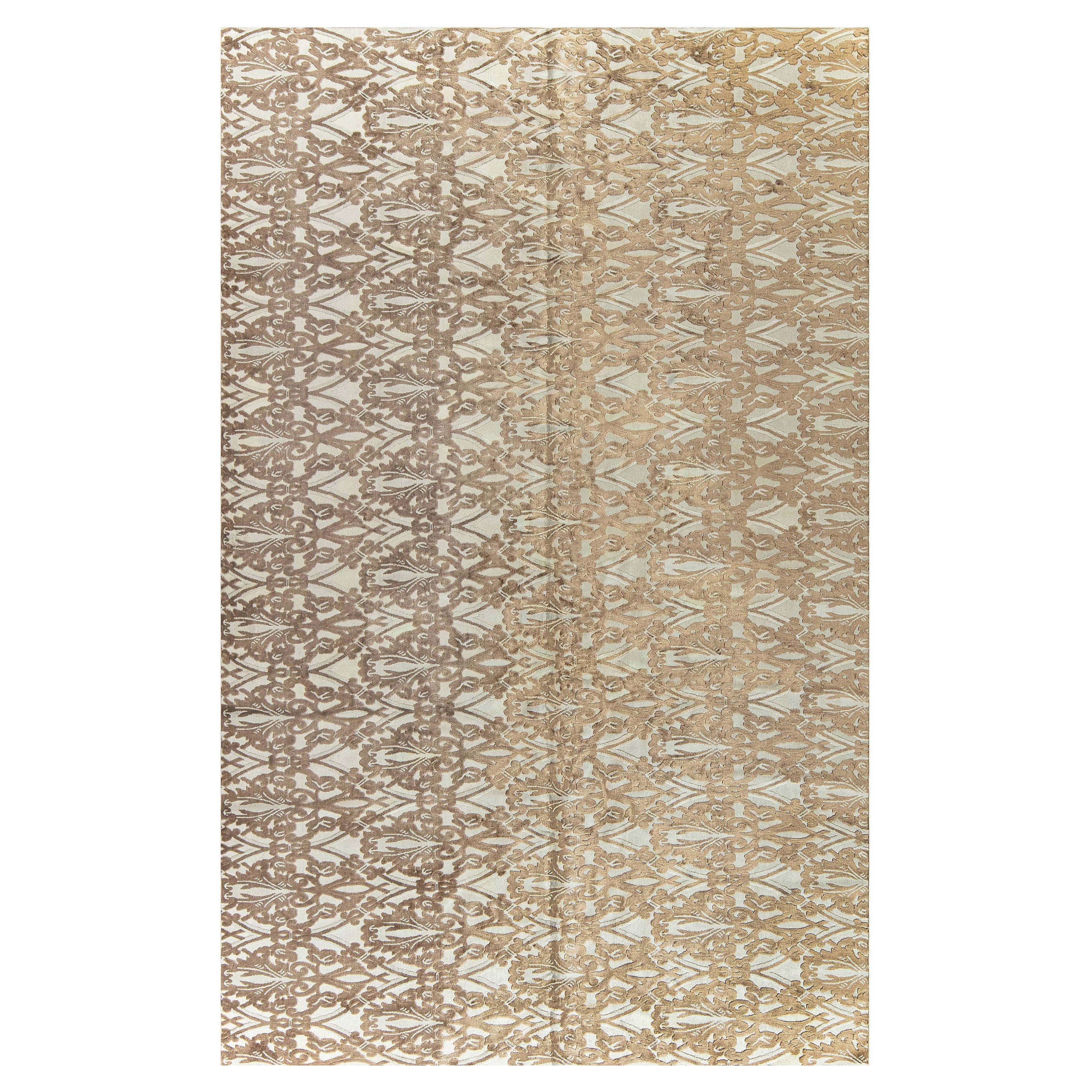 Ornamental Transitional Rug of Classic Inspiration von Doris Leslie Blau im Angebot