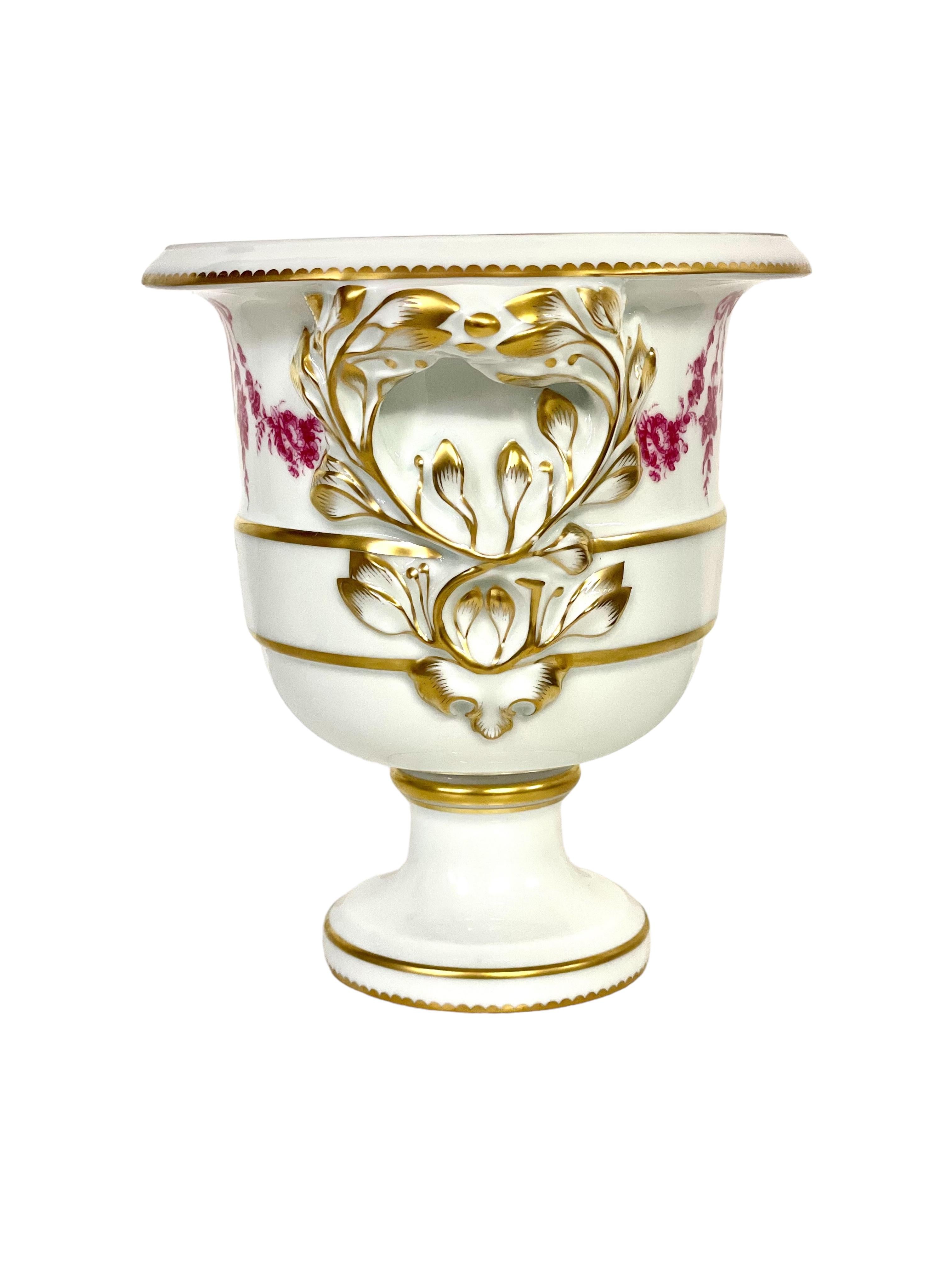Sèvres Porcelain Vase from the 'Camaïeu Carmin' Service of Fontainebleau For Sale 2