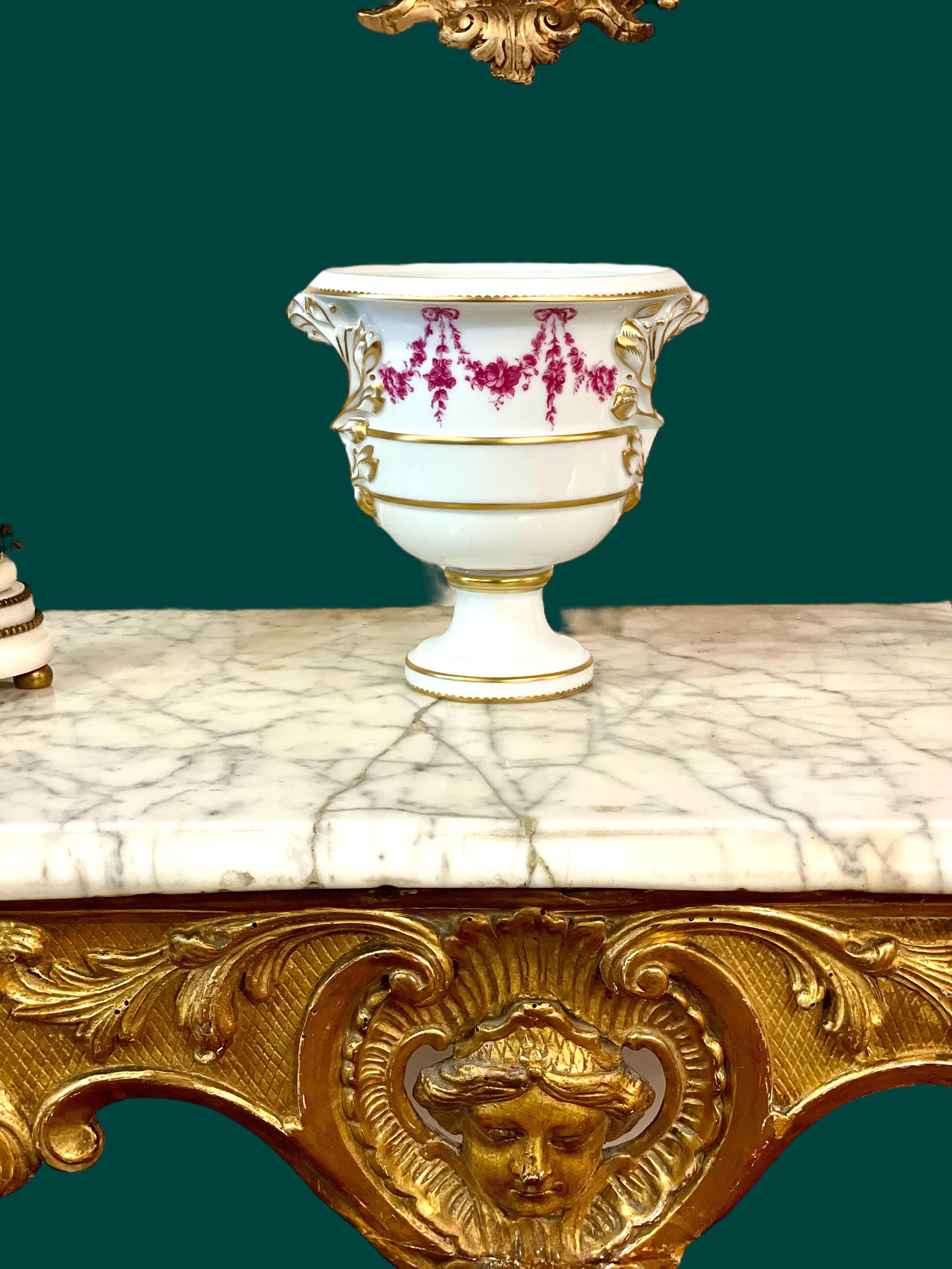 Sèvres Porcelain Vase from the 'Camaïeu Carmin' Service of Fontainebleau For Sale 3