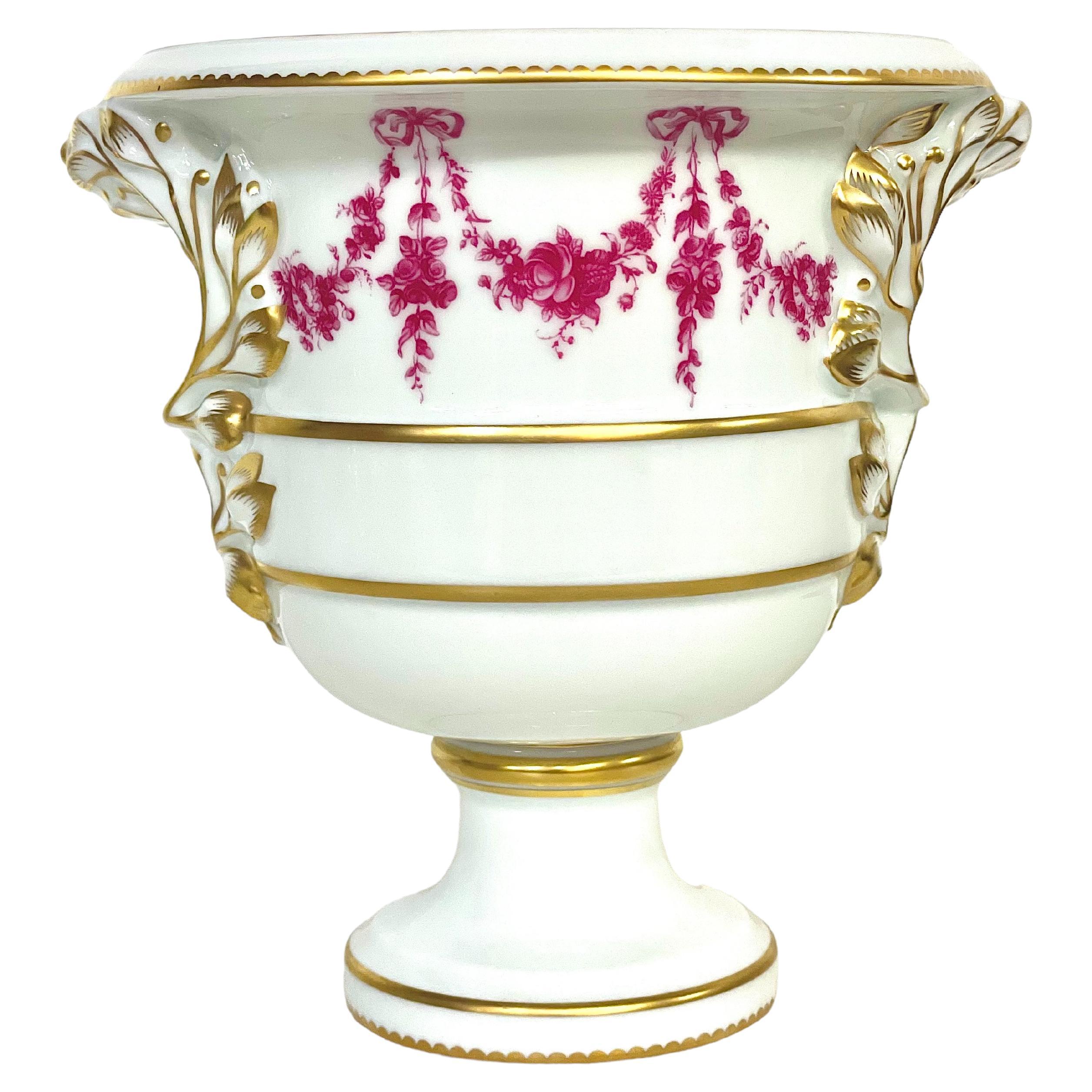 Jarrón de porcelana de Sèvres del servicio "Camaïeu Carmin" de Fontainebleau en venta