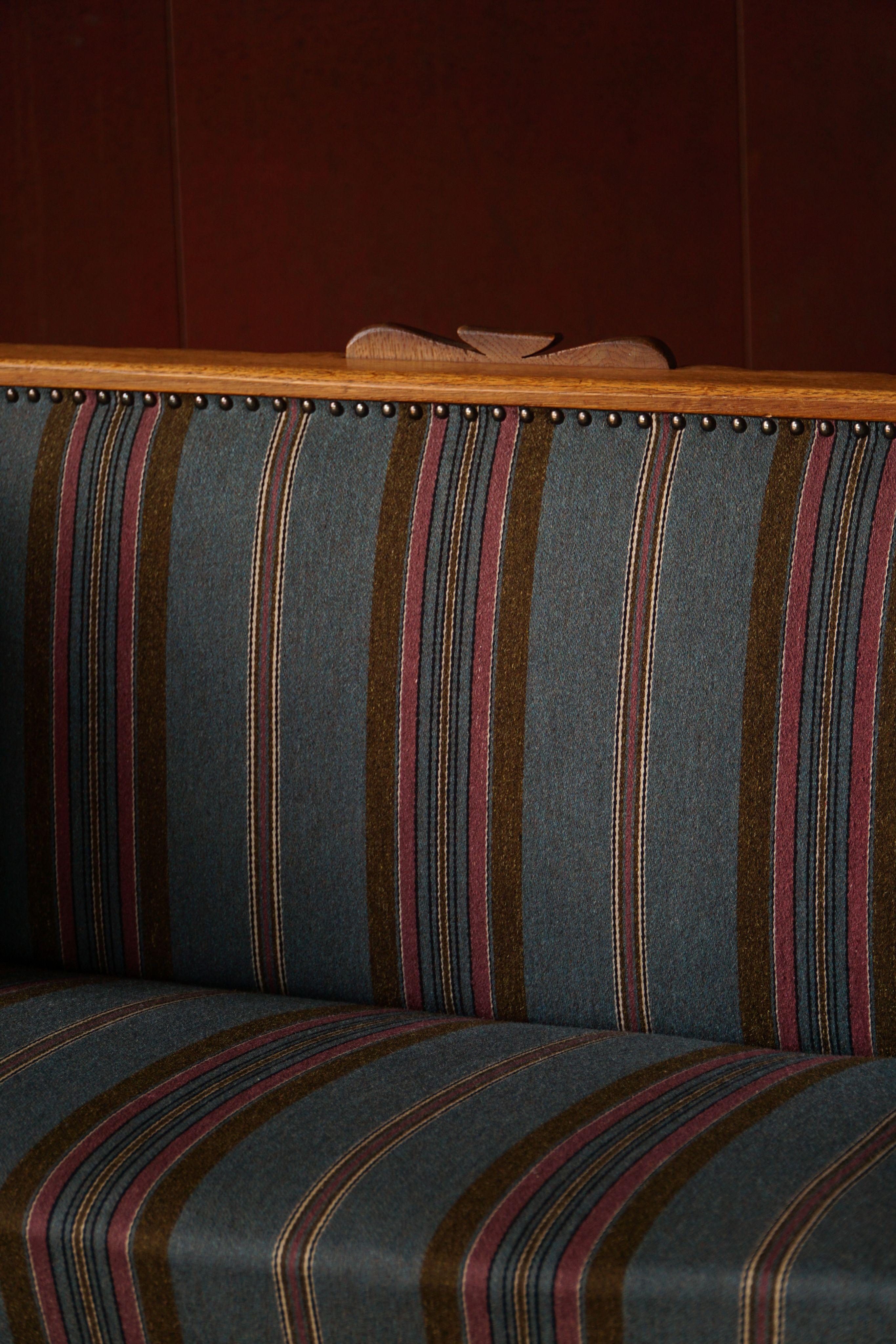 Ornamented Oak Sofa with Original Upholstery, Nordic Classicism, Sweden, 1930s For Sale 4