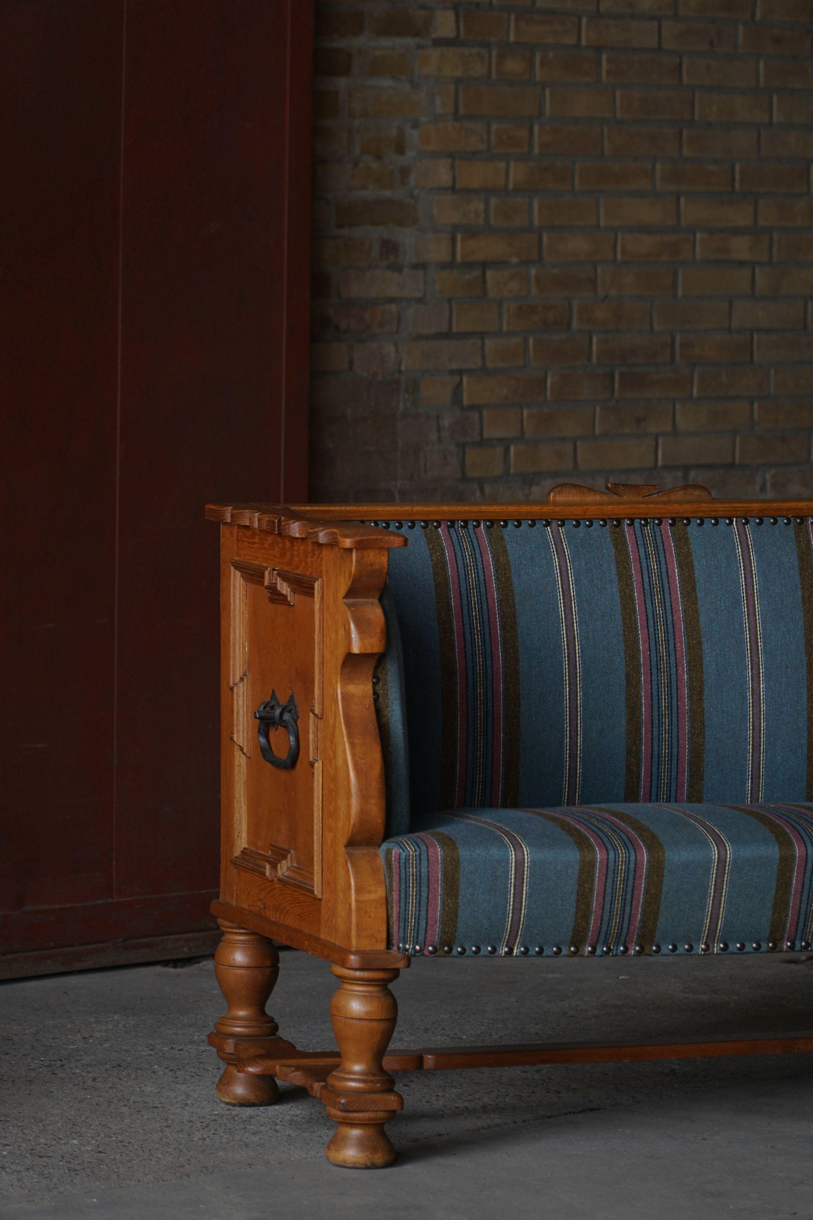Ornamented Oak Sofa with Original Upholstery, Nordic Classicism, Sweden, 1930s For Sale 5