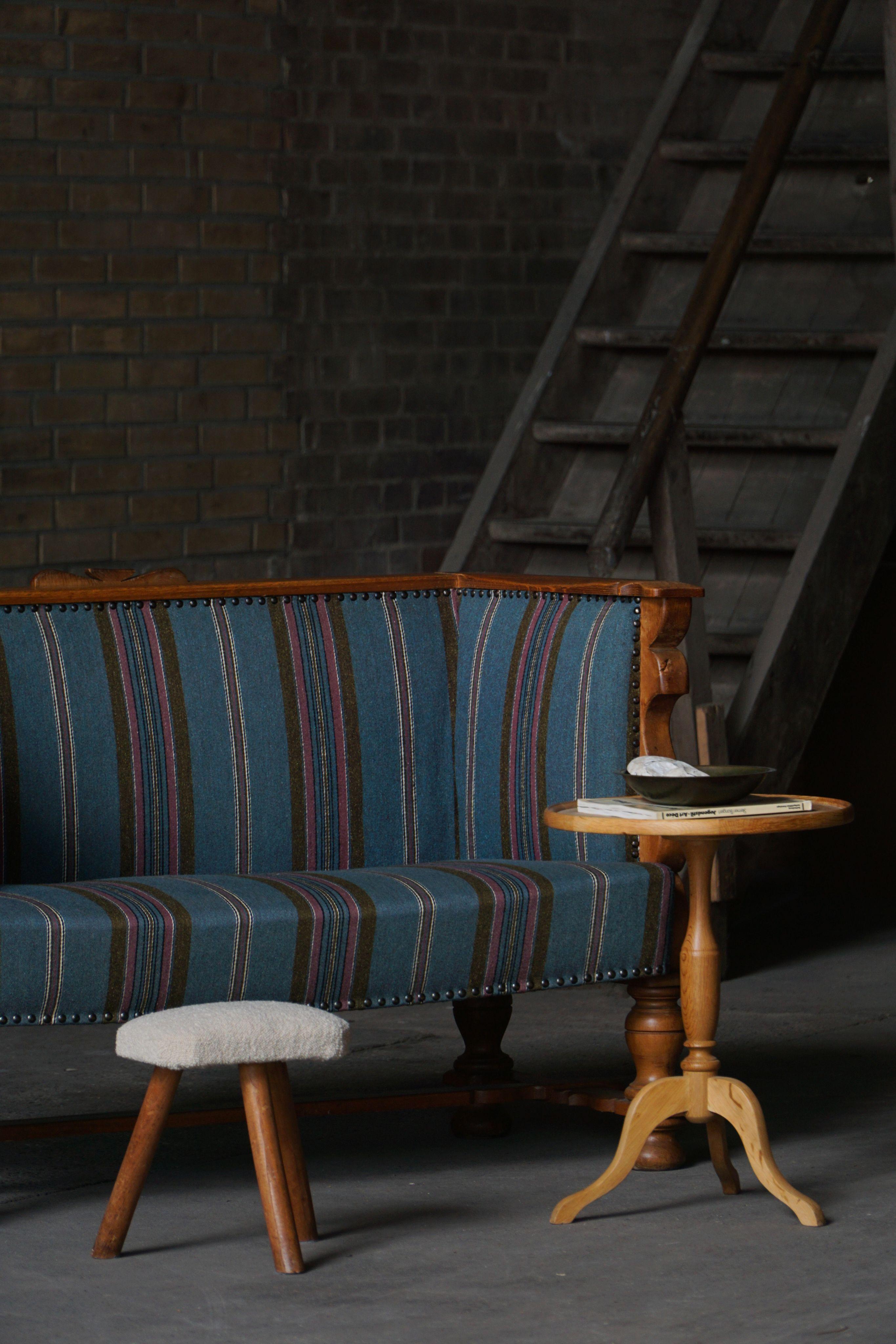 Romantic Ornamented Oak Sofa with Original Upholstery, Nordic Classicism, Sweden, 1930s For Sale