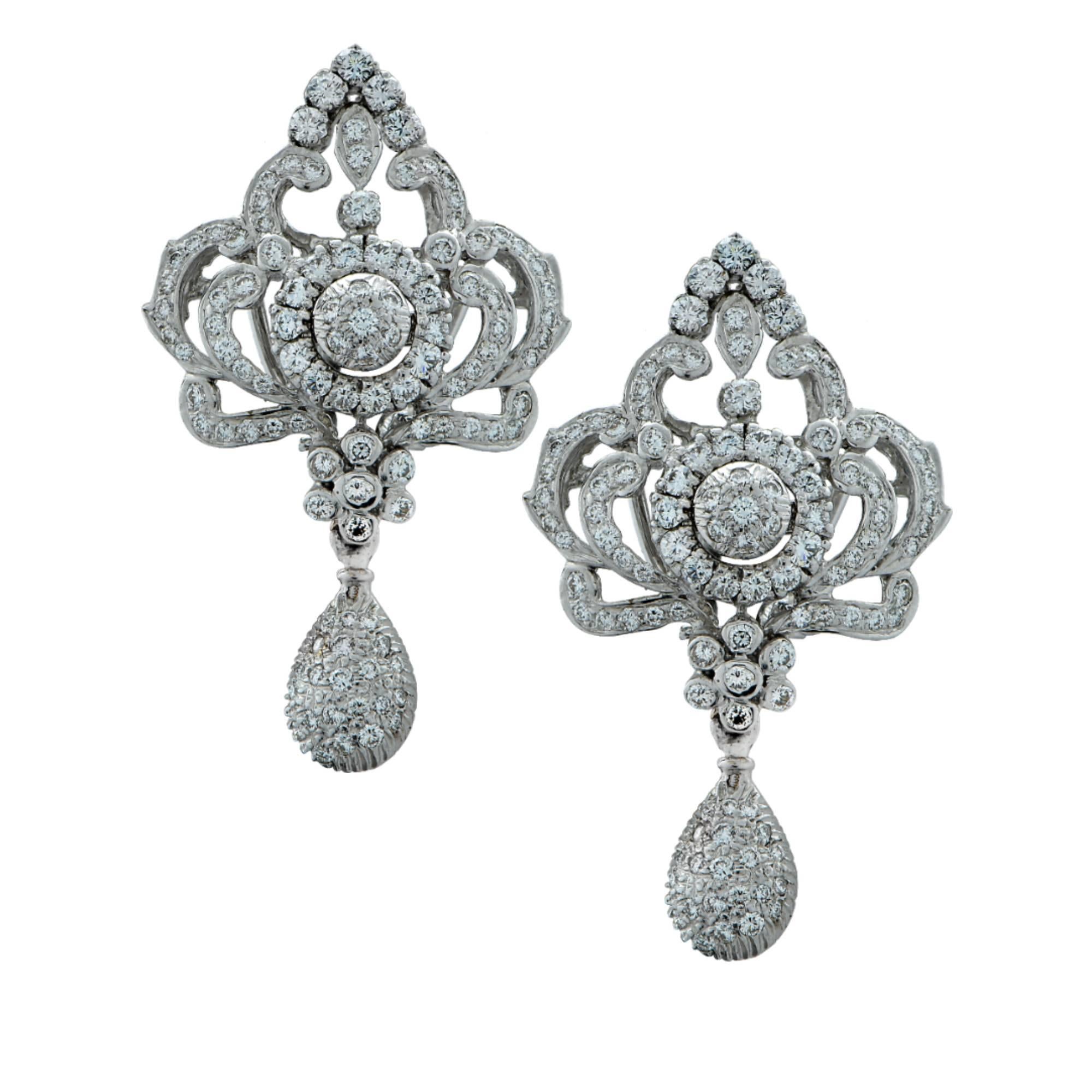 Baroque Ornate 10.83 Carat Diamond 18 Karat Gold Necklace and Earrings Set