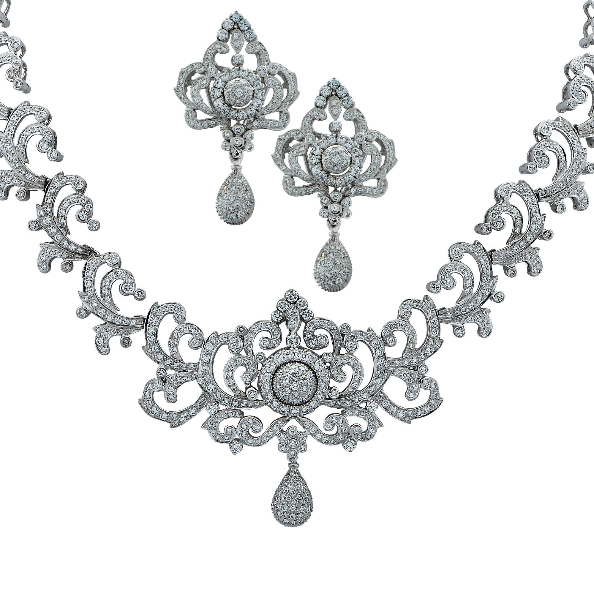 Ornate 10.83 Carat Diamond 18 Karat Gold Necklace and Earrings Set