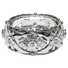 Ornate 14K White Gold Retro Wedding Band with Diamonds in Floret Stations
