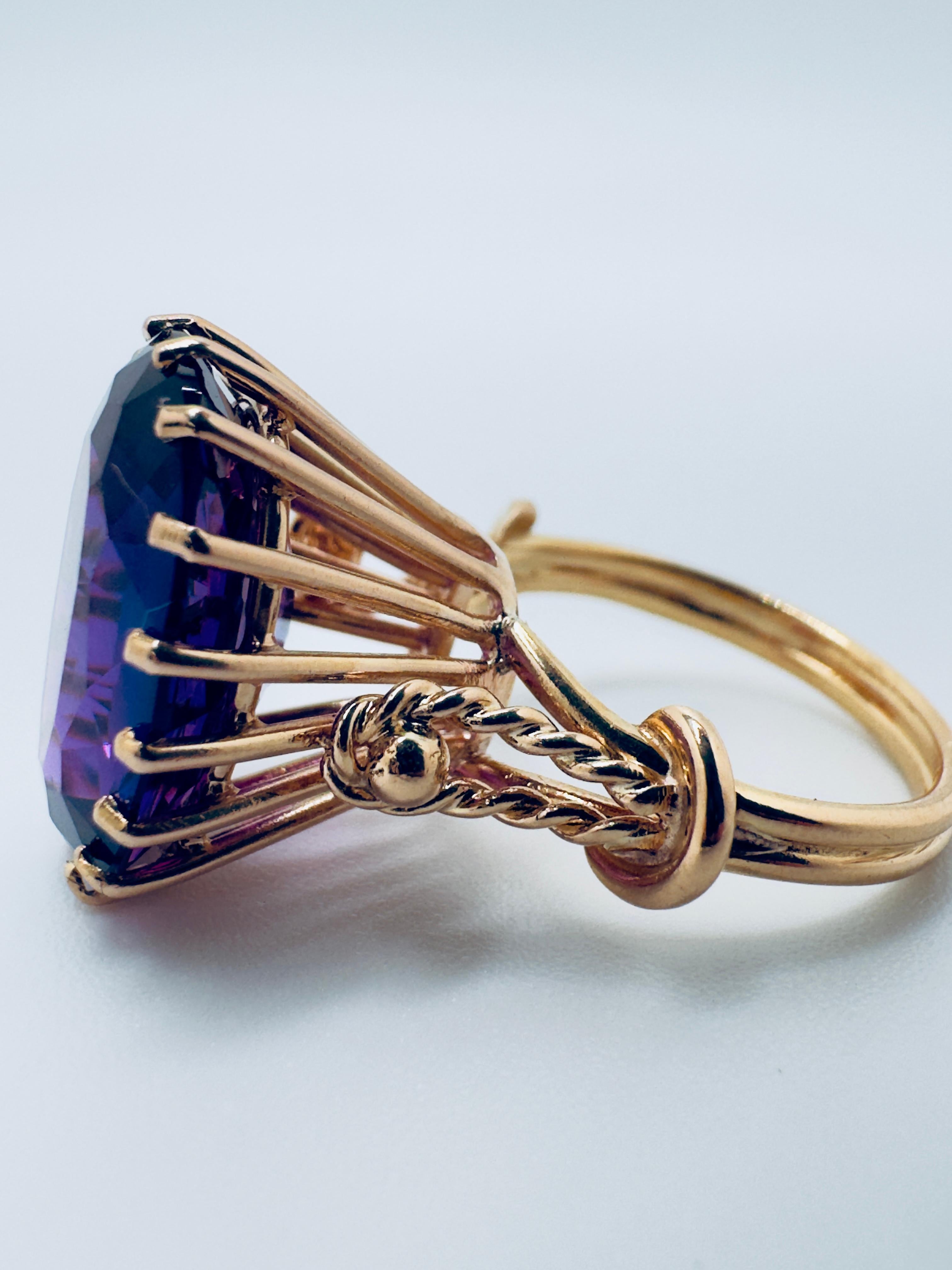 Bague en or jaune 18K ornée d'alexandrites synthétiques en filigrane en vente 4