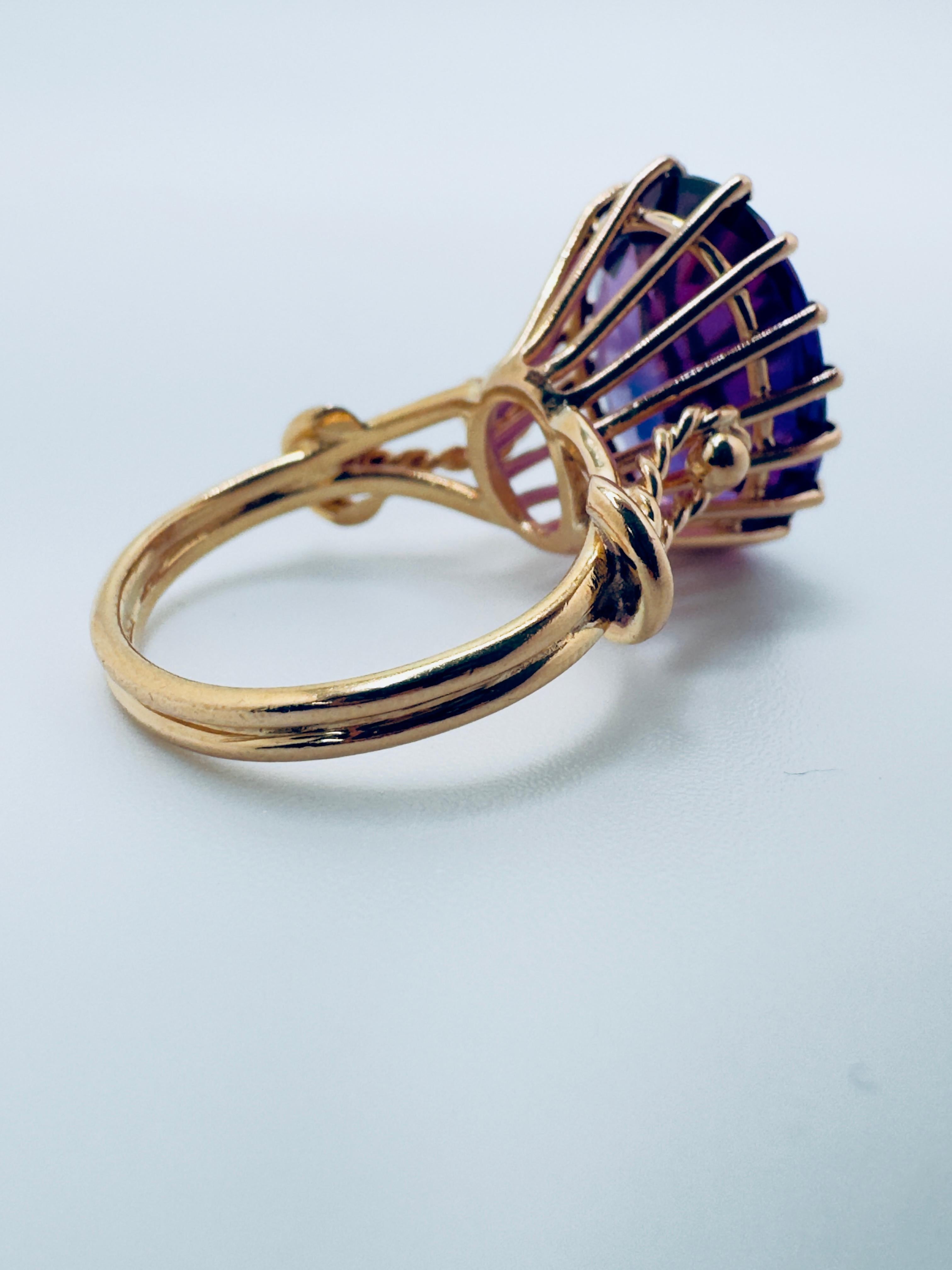 Bague en or jaune 18K ornée d'alexandrites synthétiques en filigrane en vente 1