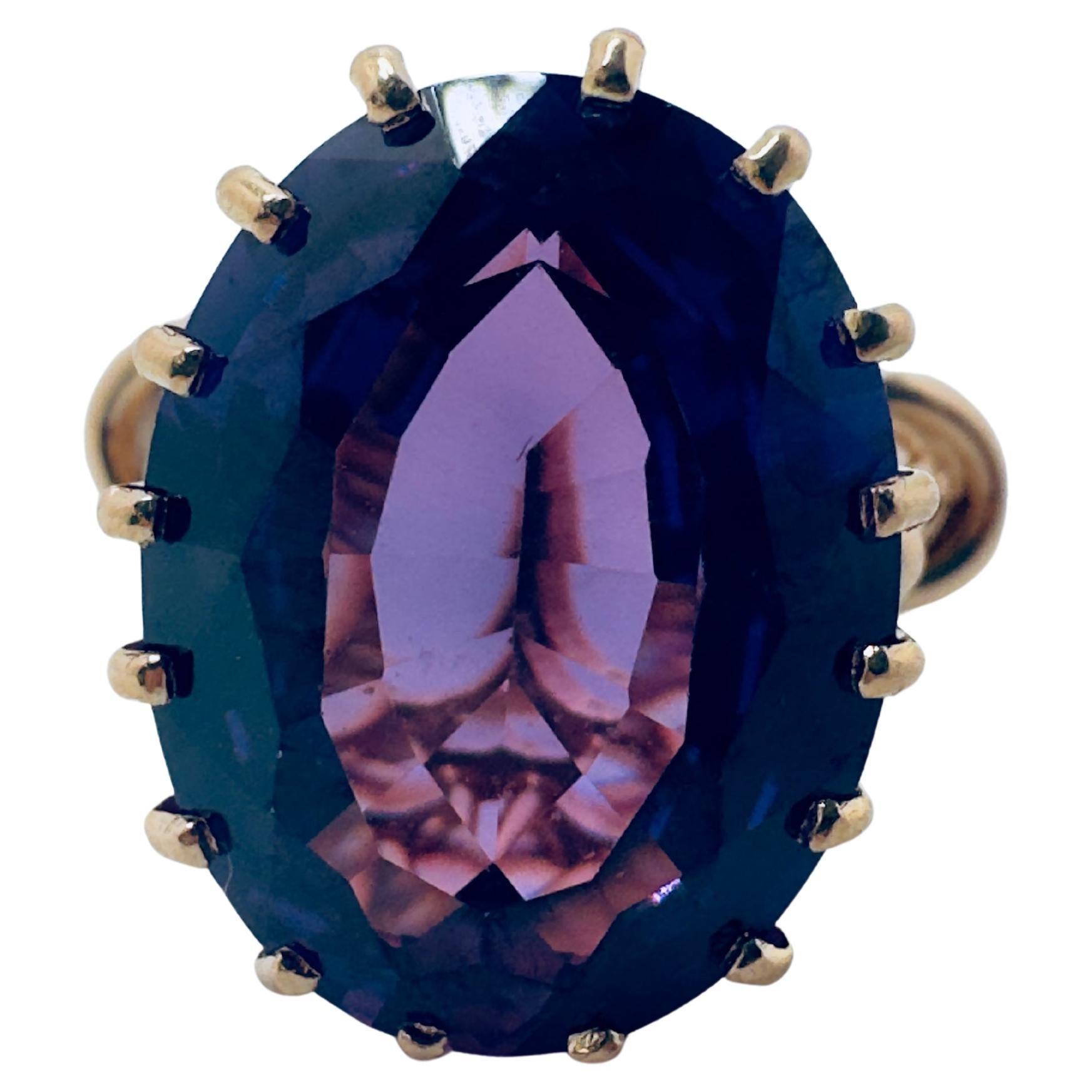 Bague en or jaune 18K ornée d'alexandrites synthétiques en filigrane