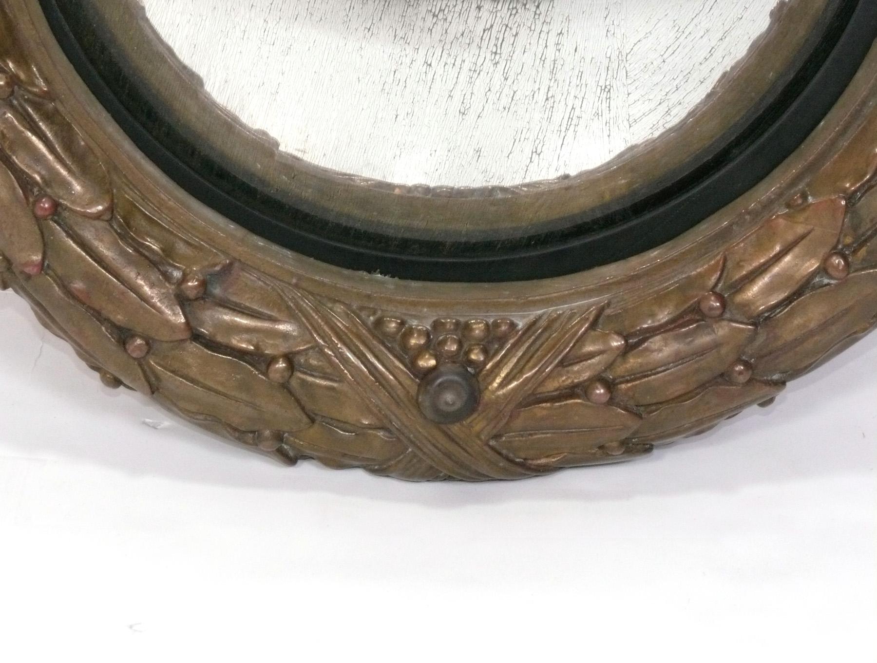 Espejo ornamentado de madera dorada convexa del siglo XIX de 17,5