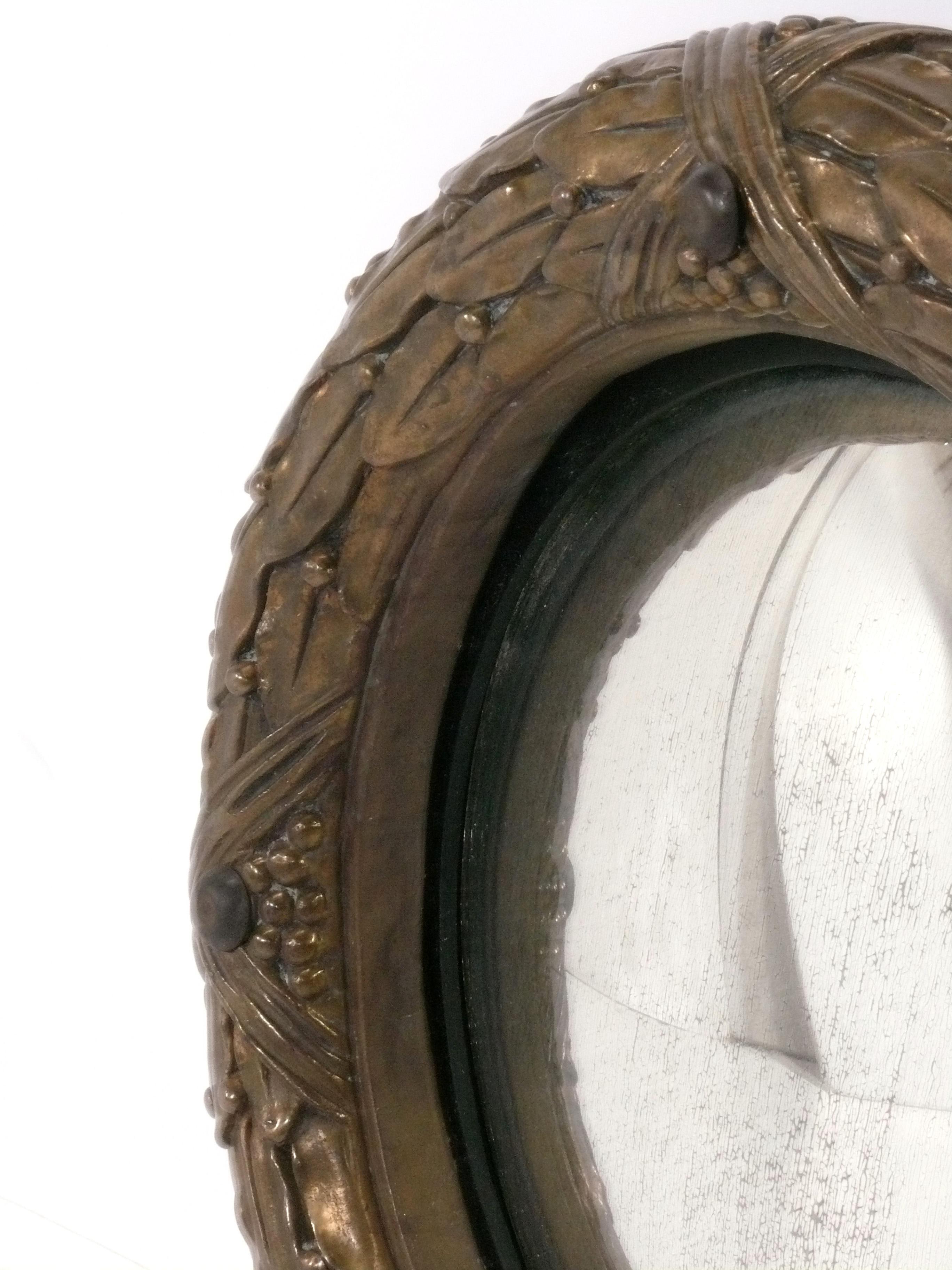 Espejo ornamentado de madera dorada convexa del siglo XIX de 17,5