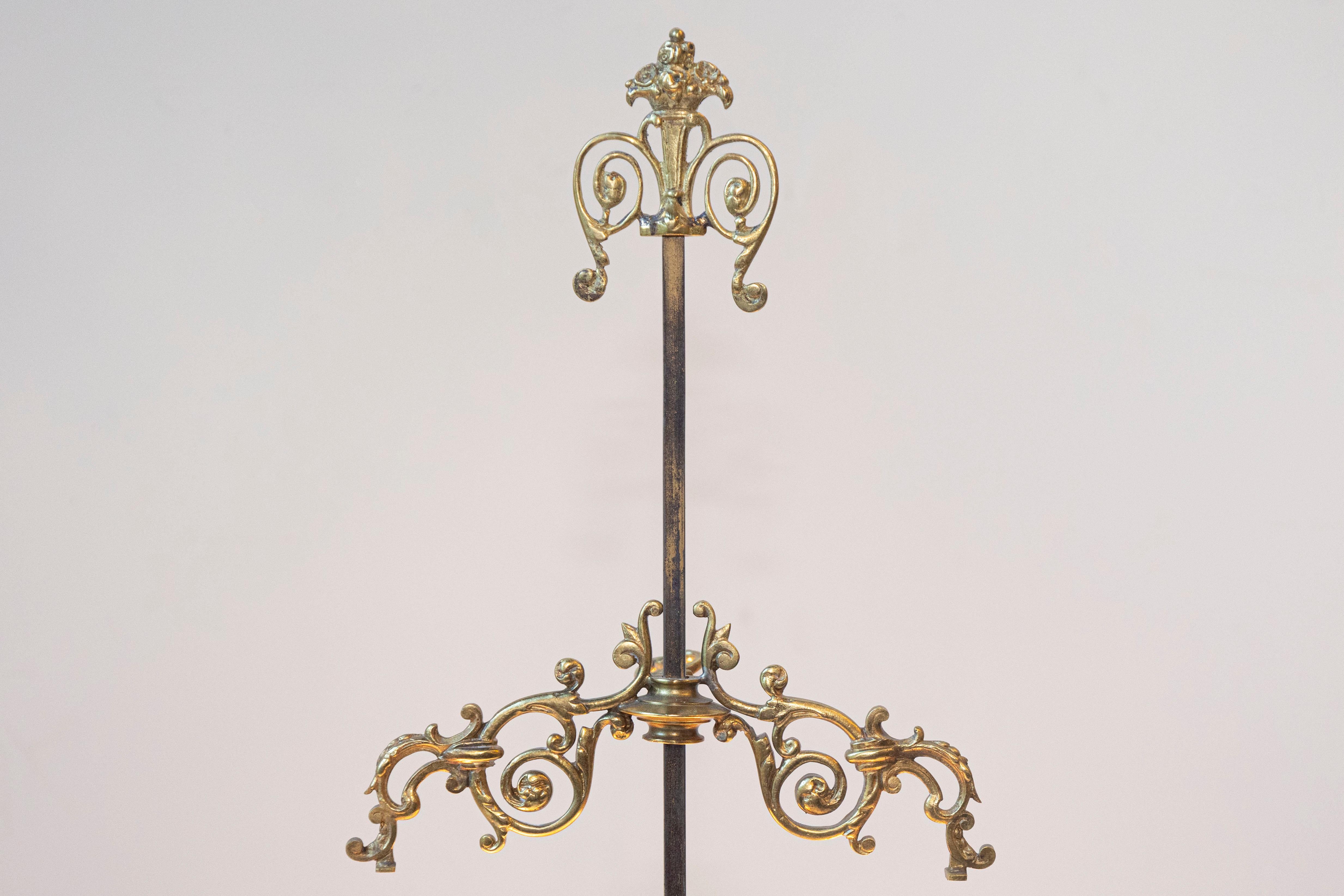 Lampe de table ornée en bronze français du XIXe siècle avec des Lights en forme de bougie en vente 3
