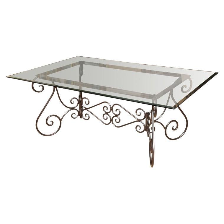 Table à base en acier poli français du 19ème siècle avec plateau en verre en vente