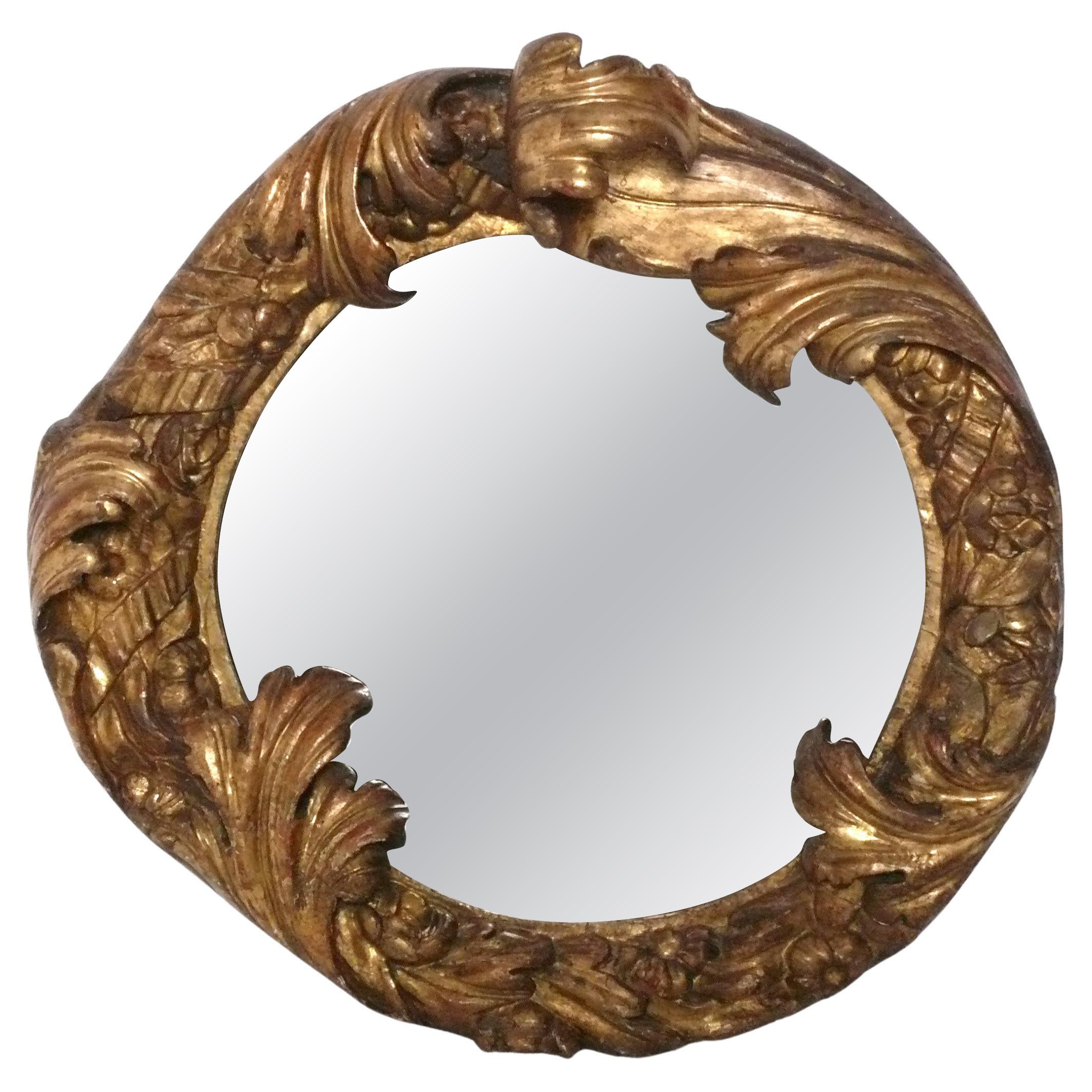 Miroir doré orné du 19ème siècle avec une merveilleuse patine 37". en vente