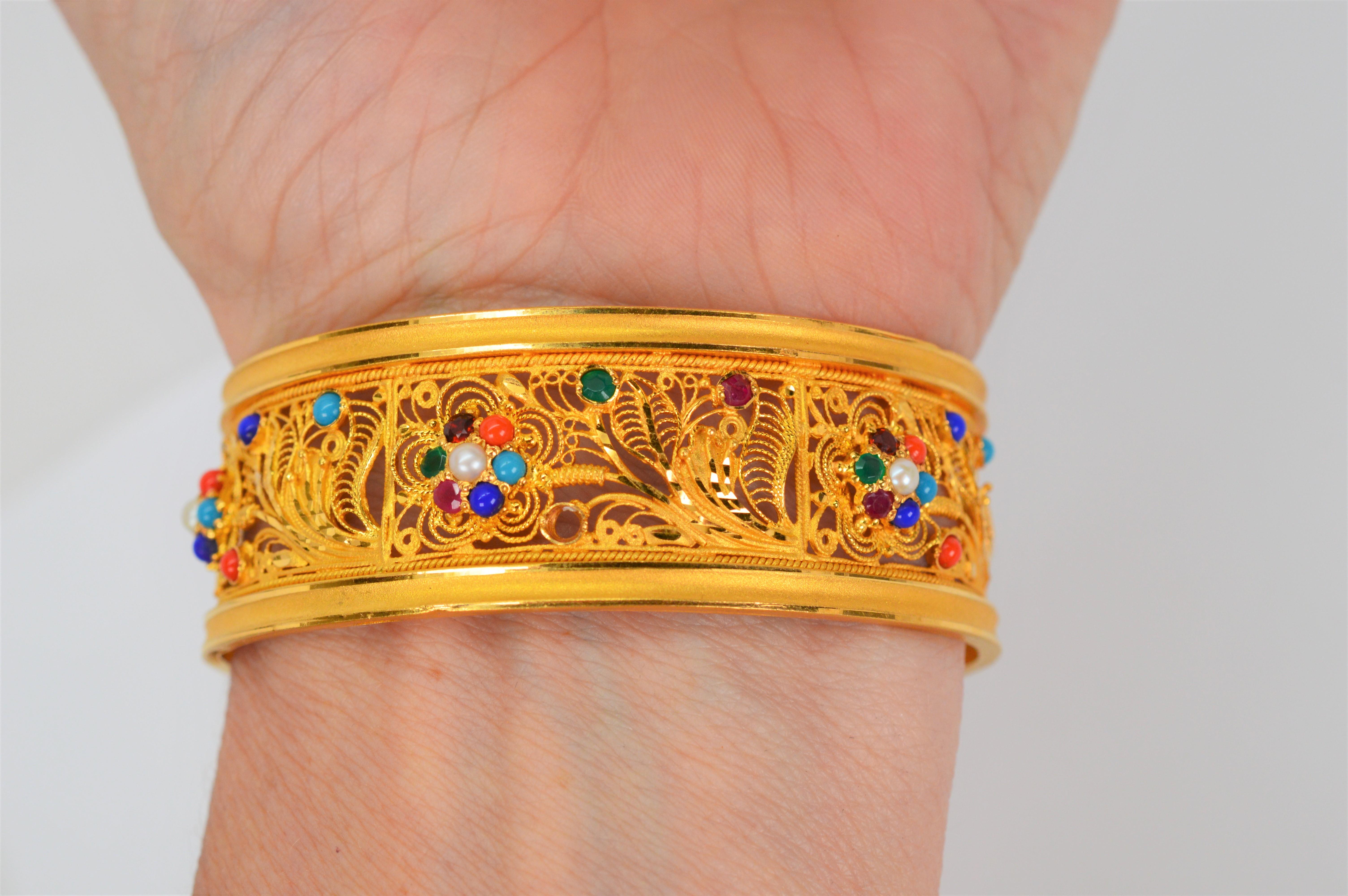 22 Karat Yellow Gold Filigree Gemstone Bangle Bracelet In Excellent Condition For Sale In Mount Kisco, NY
