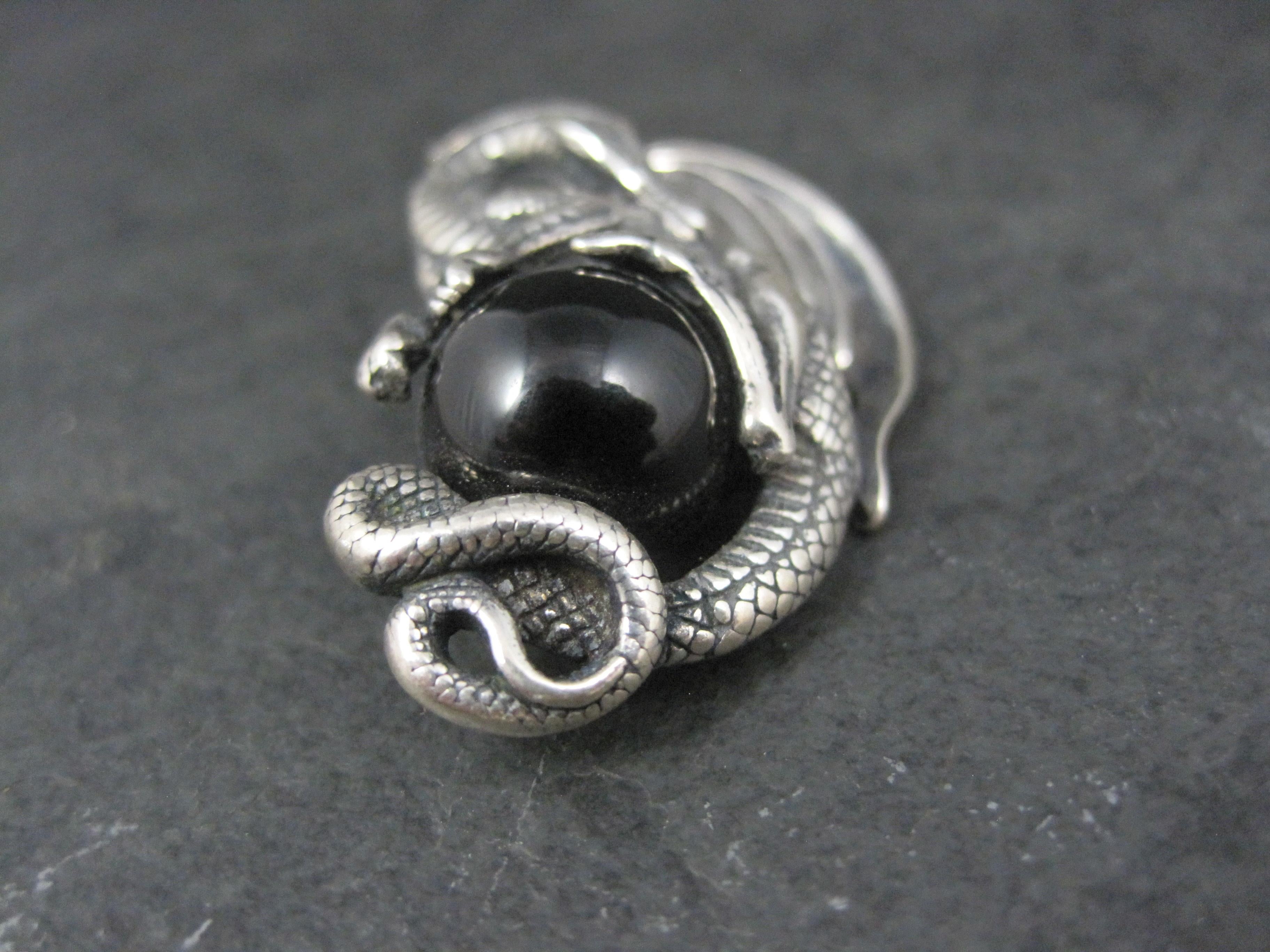Verzierter 3D Vintage Sterlingsilber-D Drachen-Anhänger aus schwarzem Onyxkugel, Vintage im Angebot 7