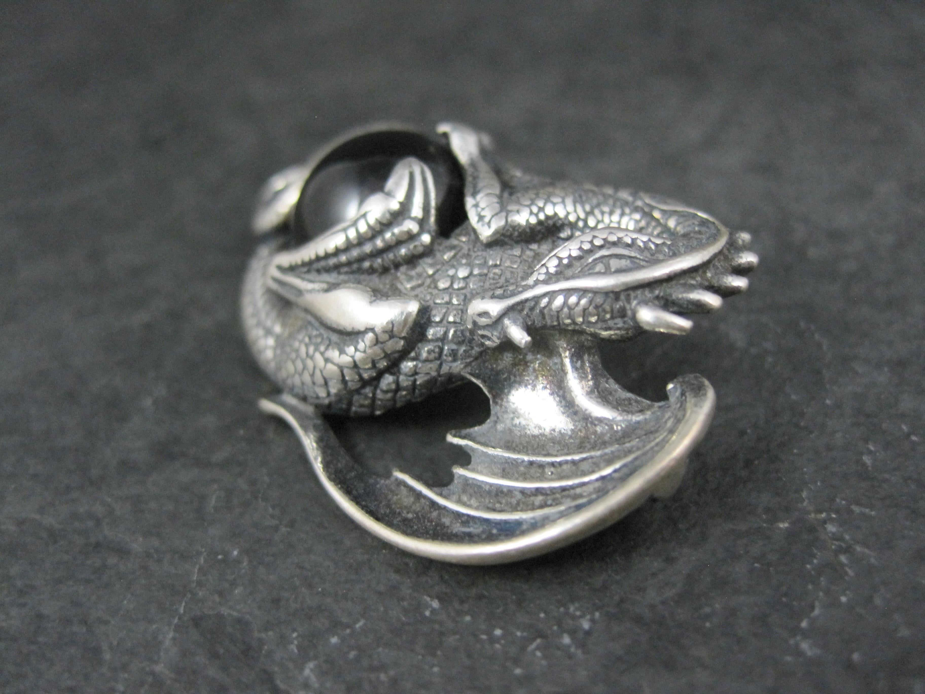 Verzierter 3D Vintage Sterlingsilber-D Drachen-Anhänger aus schwarzem Onyxkugel, Vintage im Angebot 9