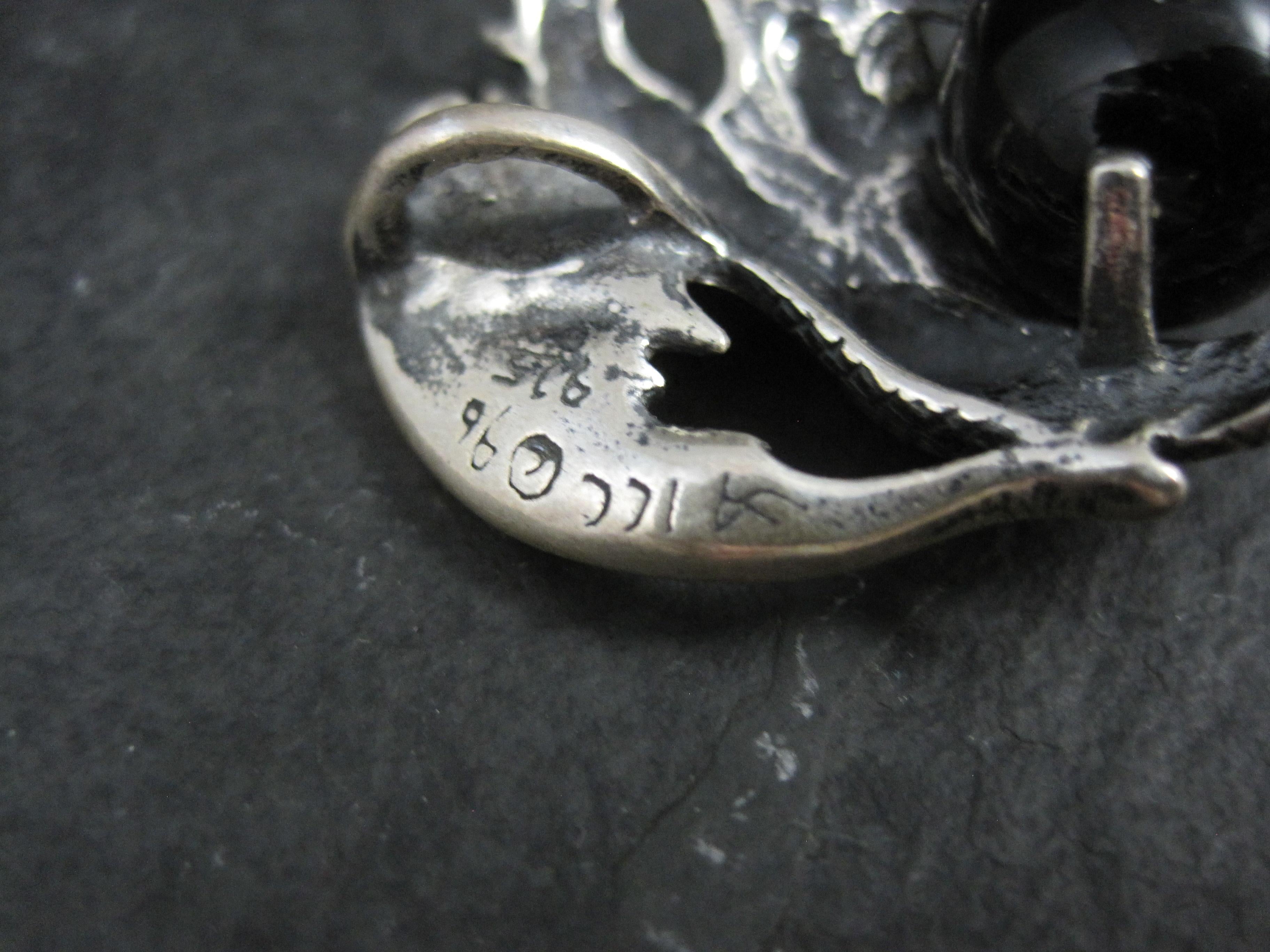 Ciondolo Drago d'epoca in argento Sterling 3D Ornato Sfera di Onice Nero in vendita 1