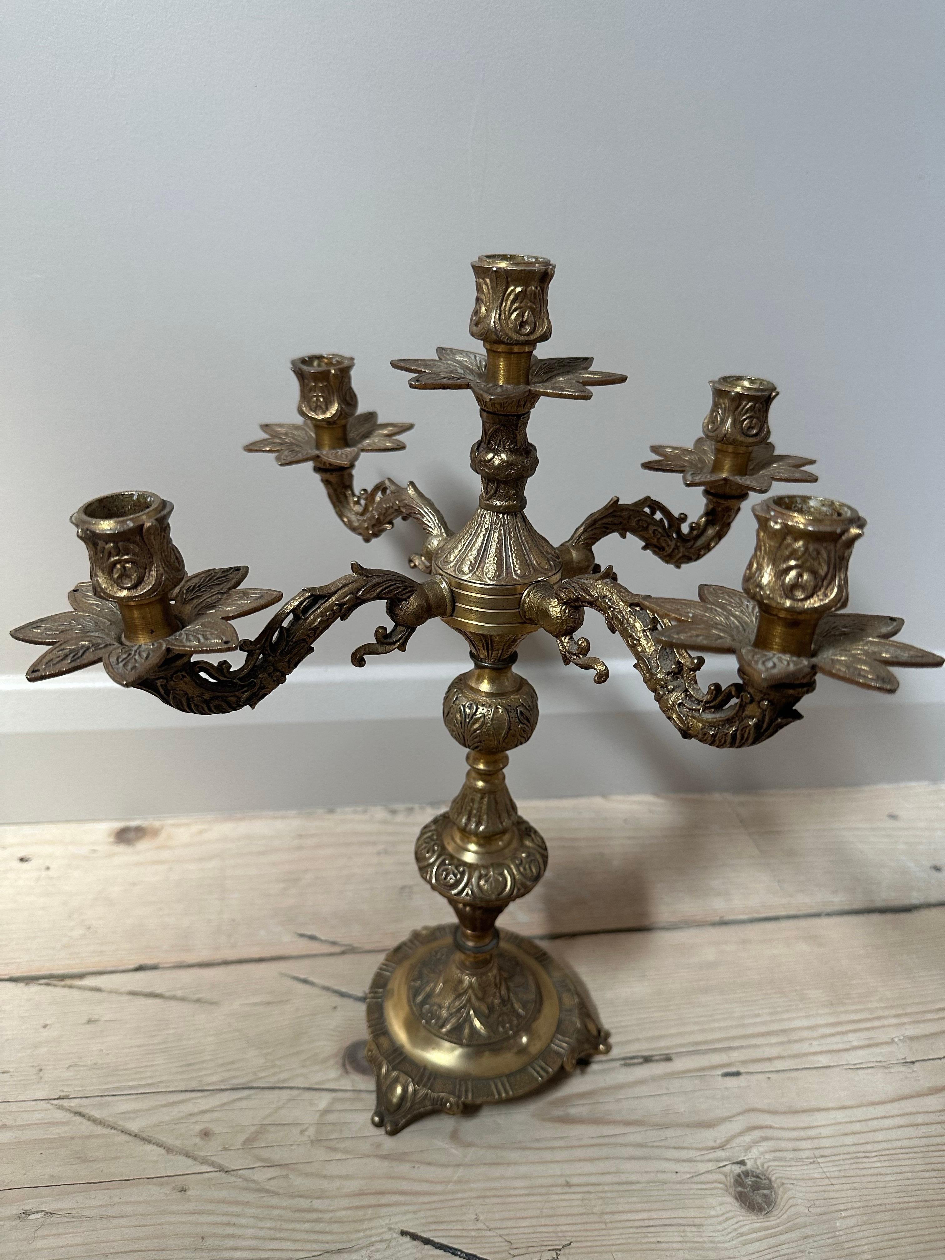 Verschnörkelter 5-armiger Kandelaber, vergoldet, ca. 19. im Angebot 5