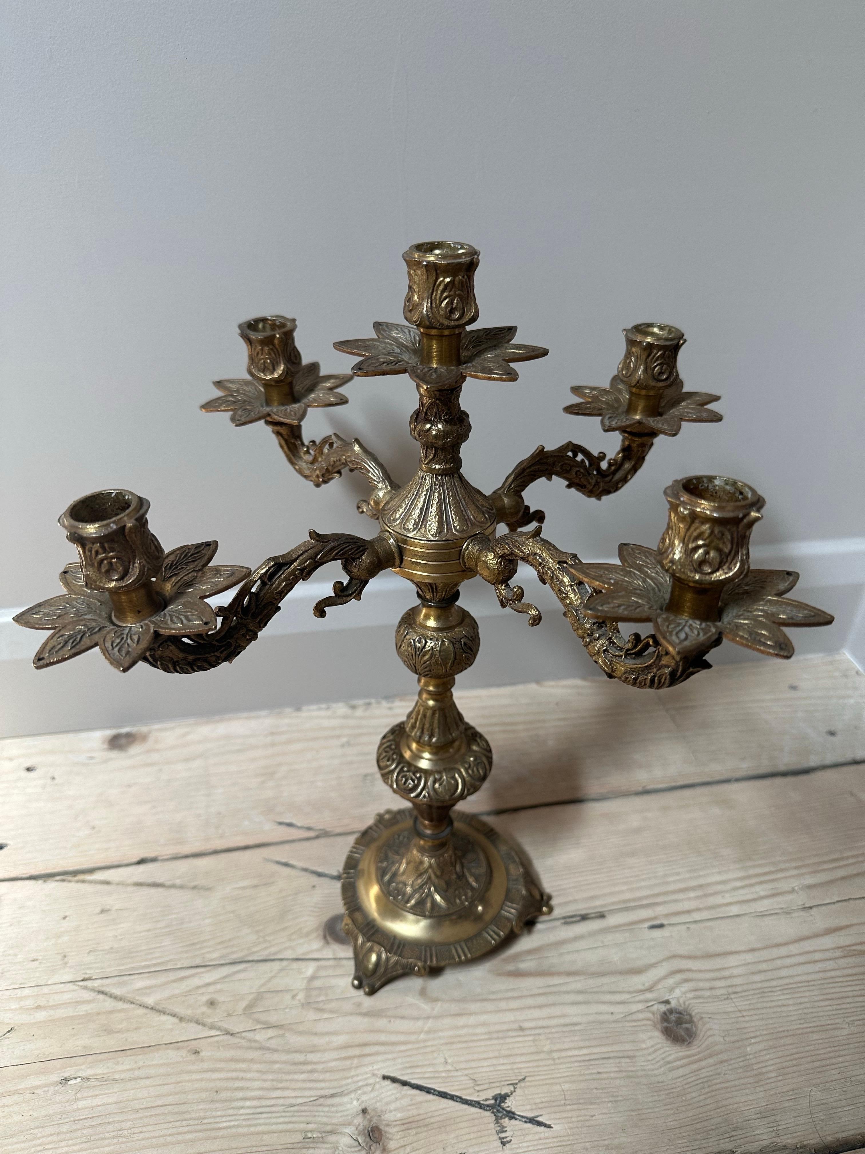 Verschnörkelter 5-armiger Kandelaber, vergoldet, ca. 19. im Zustand „Gut“ im Angebot in Worcester Park, GB