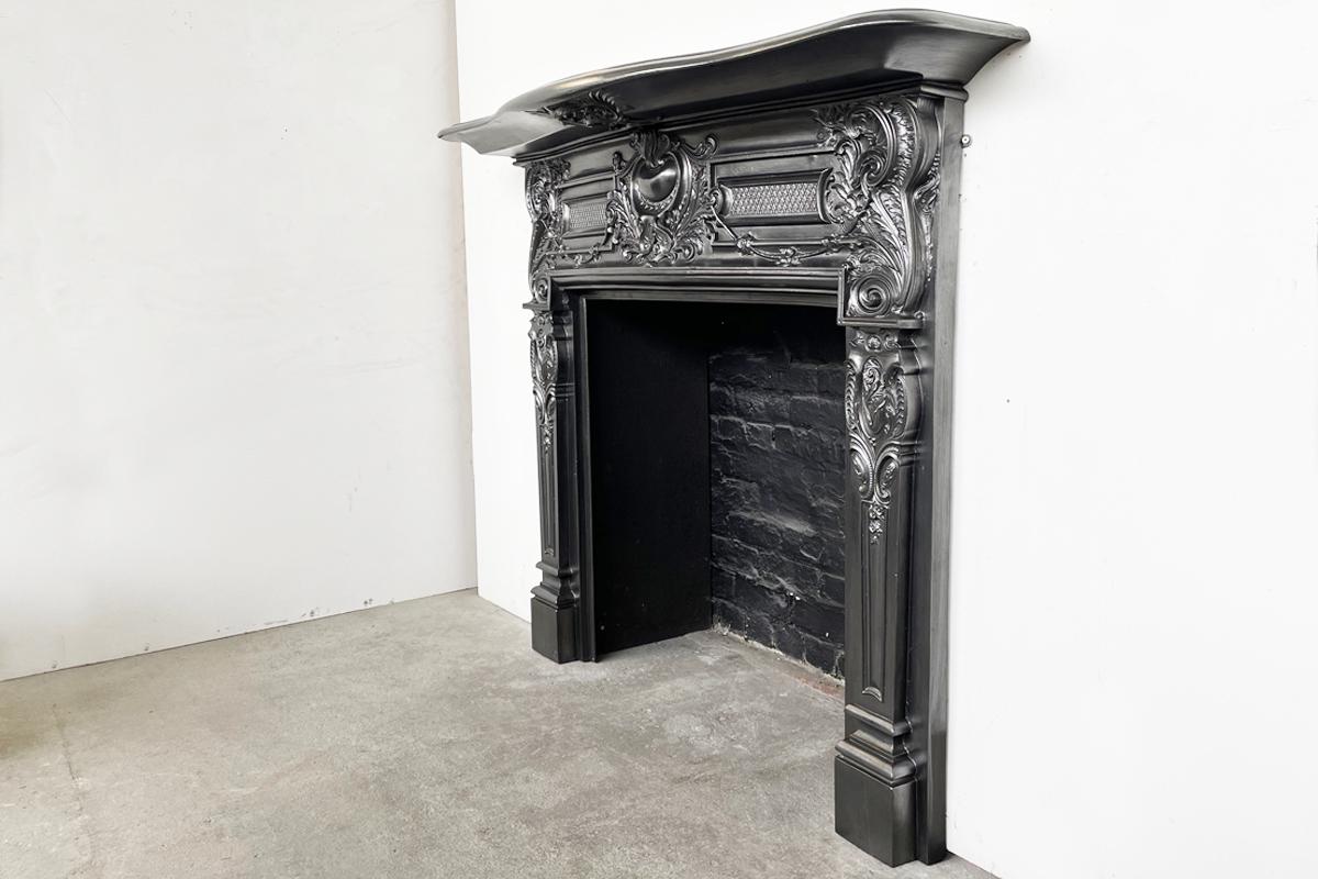 Anglais Cheminée ornée en fonte, ancienne, de la fin de l'époque victorienne