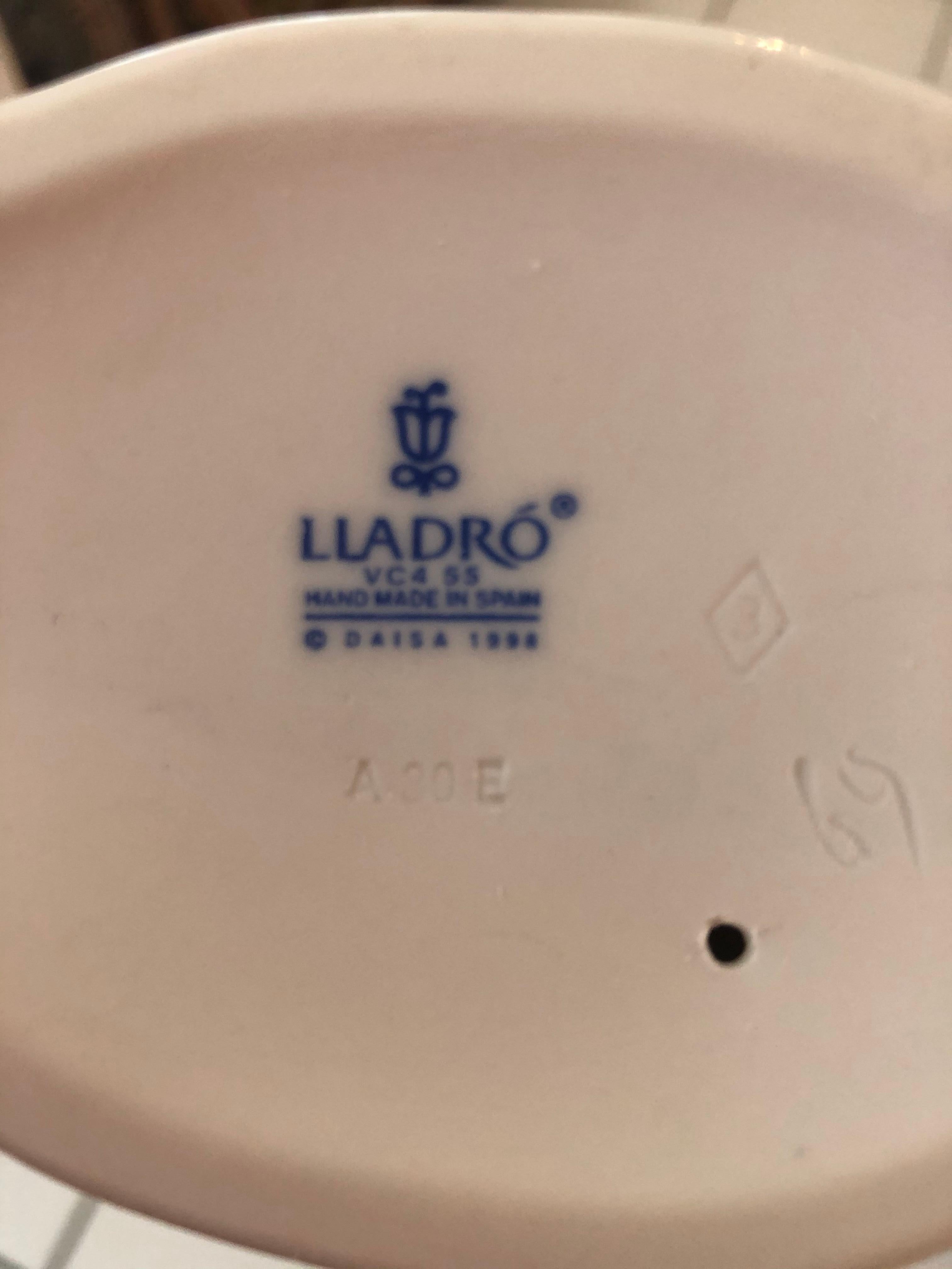 Caja de baratijas ornamentada de porcelana rosa de plata de ley con tarro de polvos en venta 4