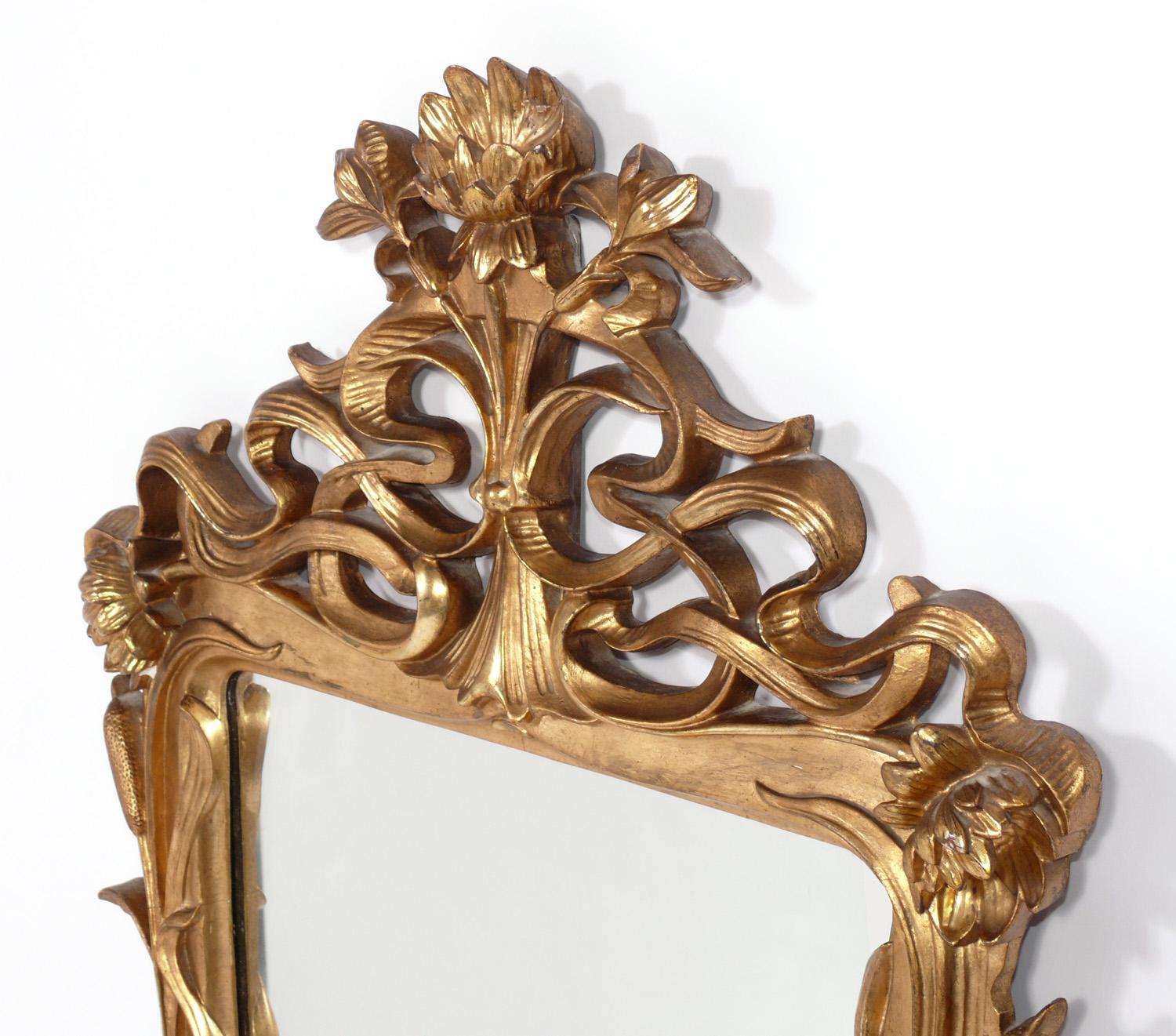 Art nouveau Miroir doré orné de style Art Nouveau 44.5 