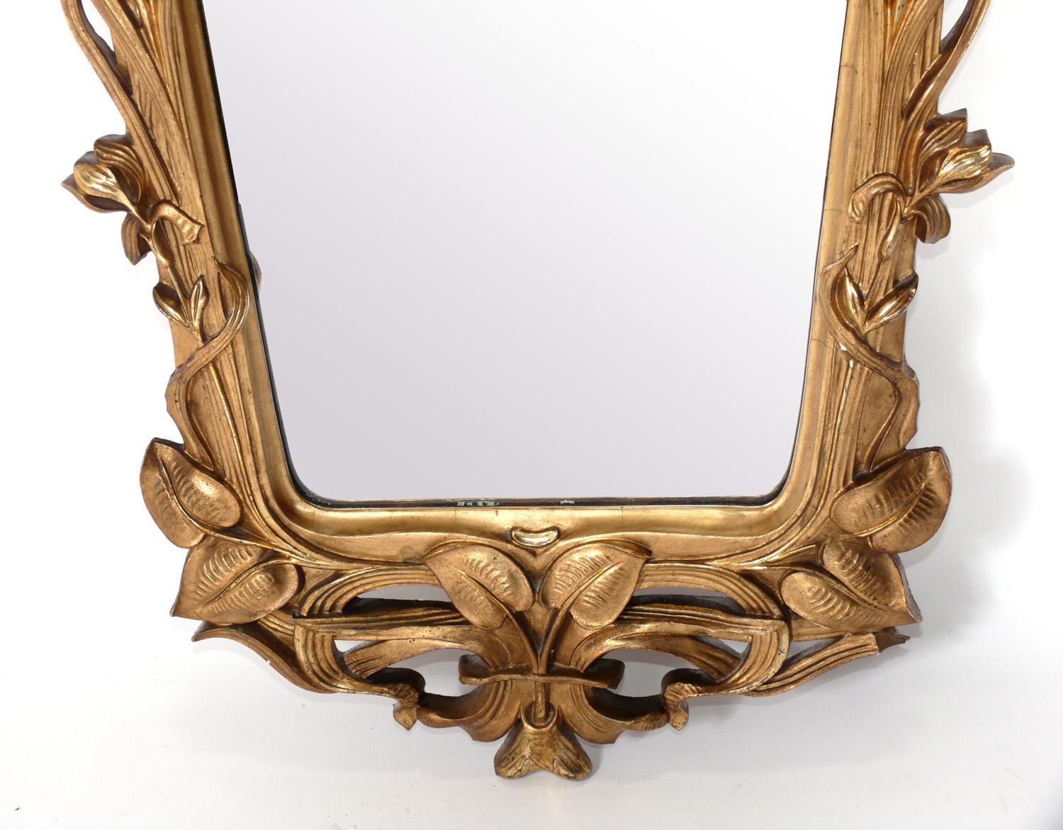 Français Miroir doré orné de style Art Nouveau 44.5 