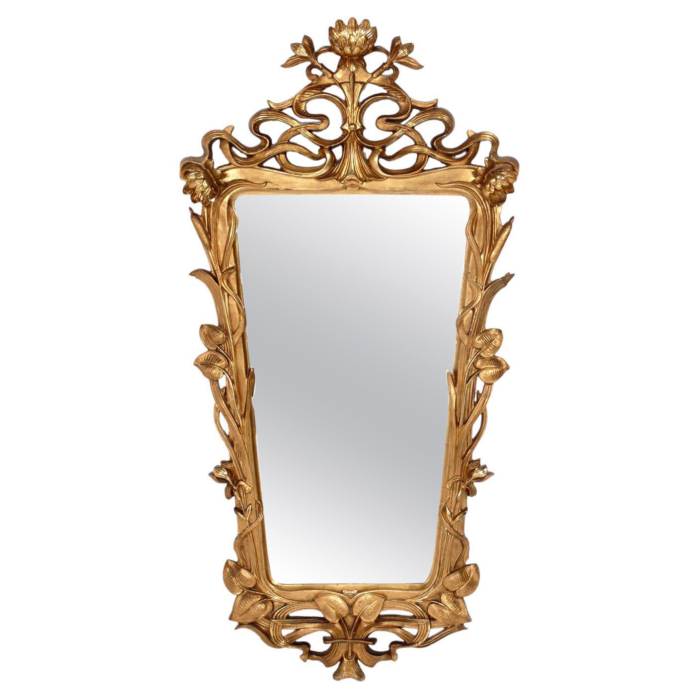Miroir doré orné de style Art Nouveau 44.5 "H x 23 "W