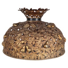 Abat-jour de lampe en forme de dôme à feuillage en métal orné Arts and Crafts 