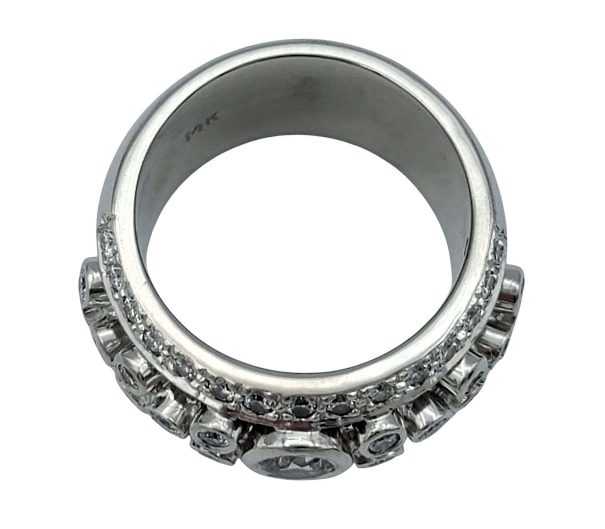 Anillo ornamentado de oro de 14 quilates con diamantes engastados en bisel estilo burbuja y banda ancha estriada en Bueno estado para la venta en Scottsdale, AZ
