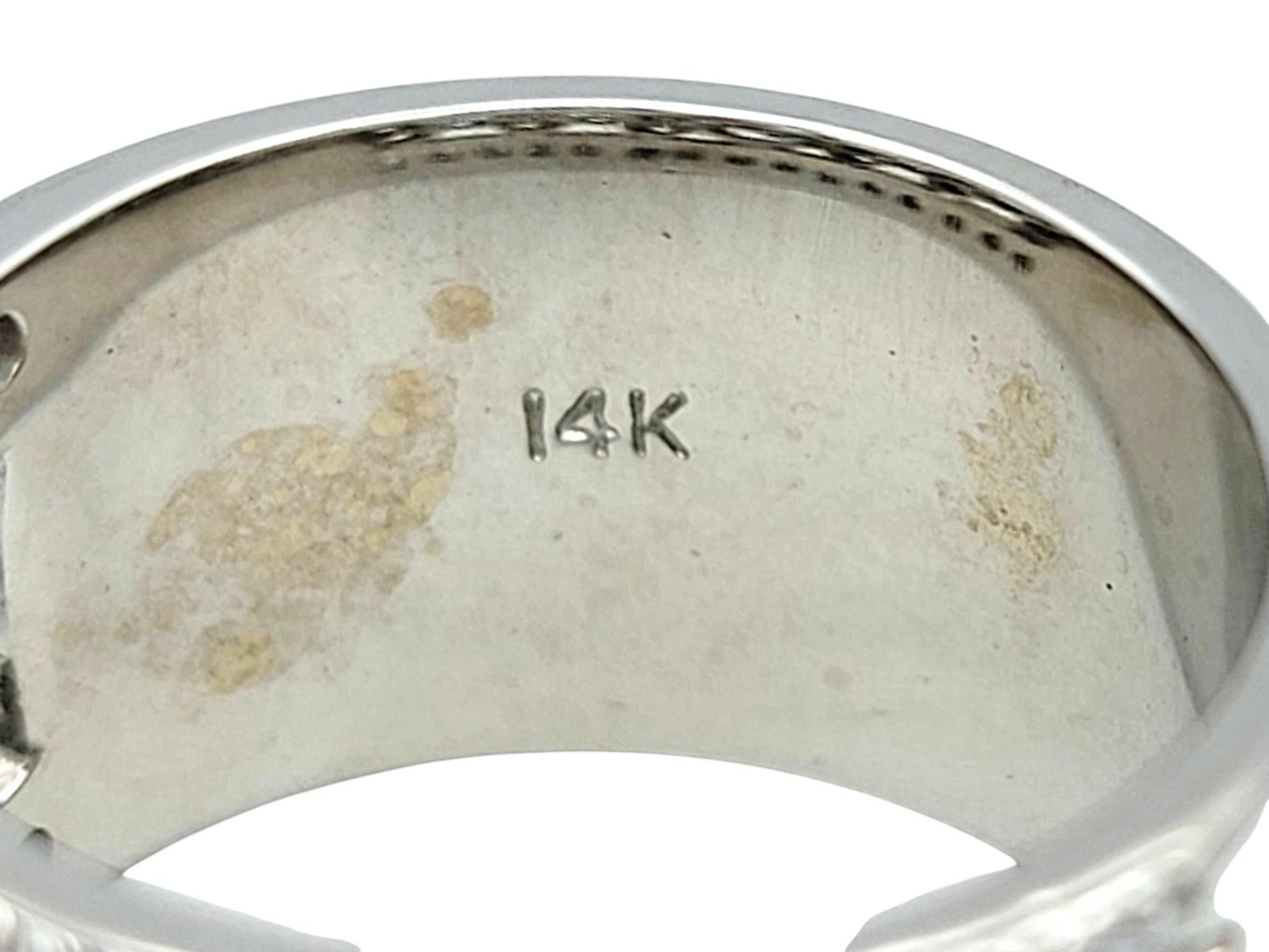 De las mujeres Anillo ornamentado de oro de 14 quilates con diamantes engastados en bisel estilo burbuja y banda ancha estriada en venta