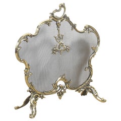 Pantalla de latón ornamentada