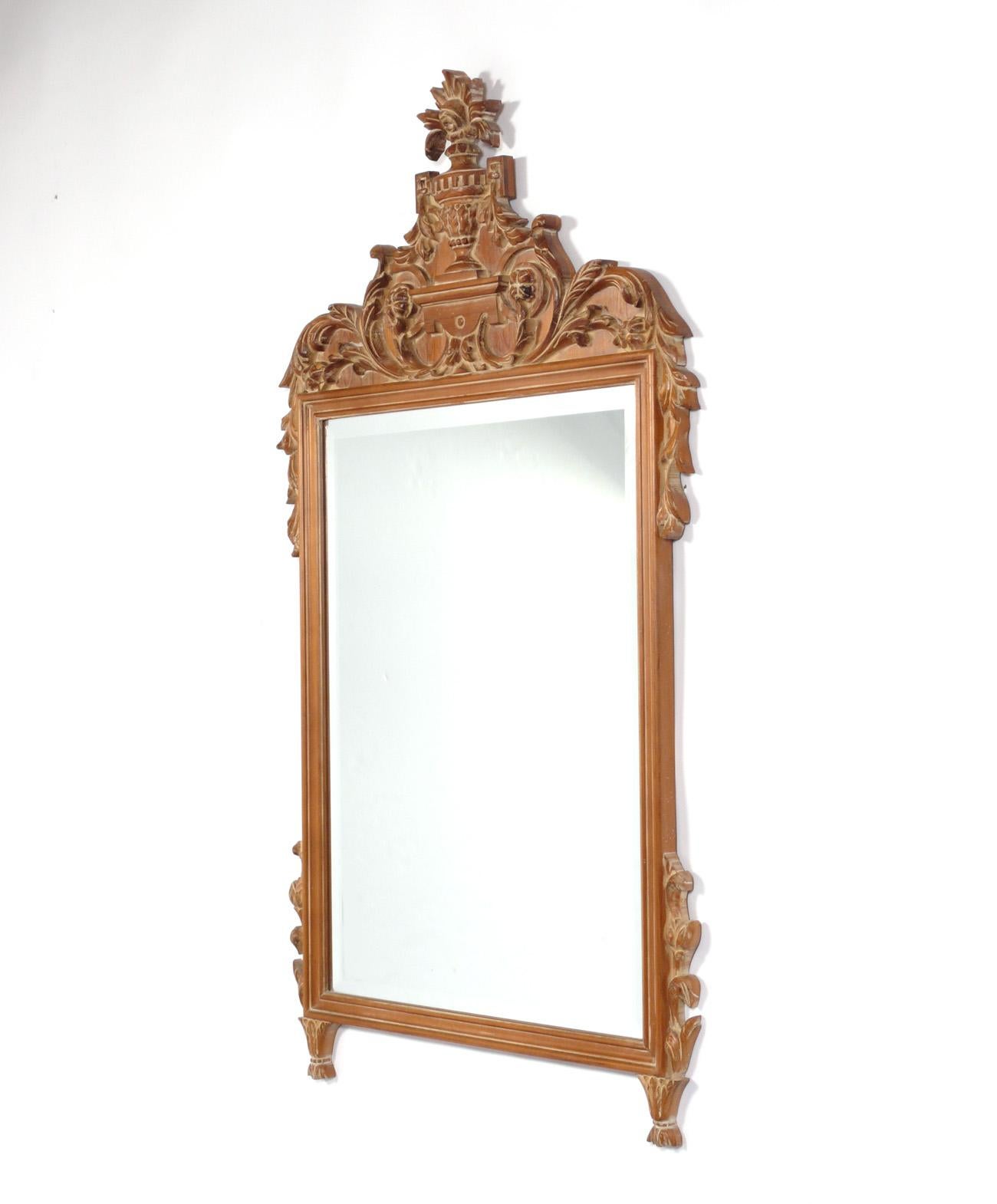 Specchio di pino intagliato, americano, anni '40 circa. Misura ben 54,5