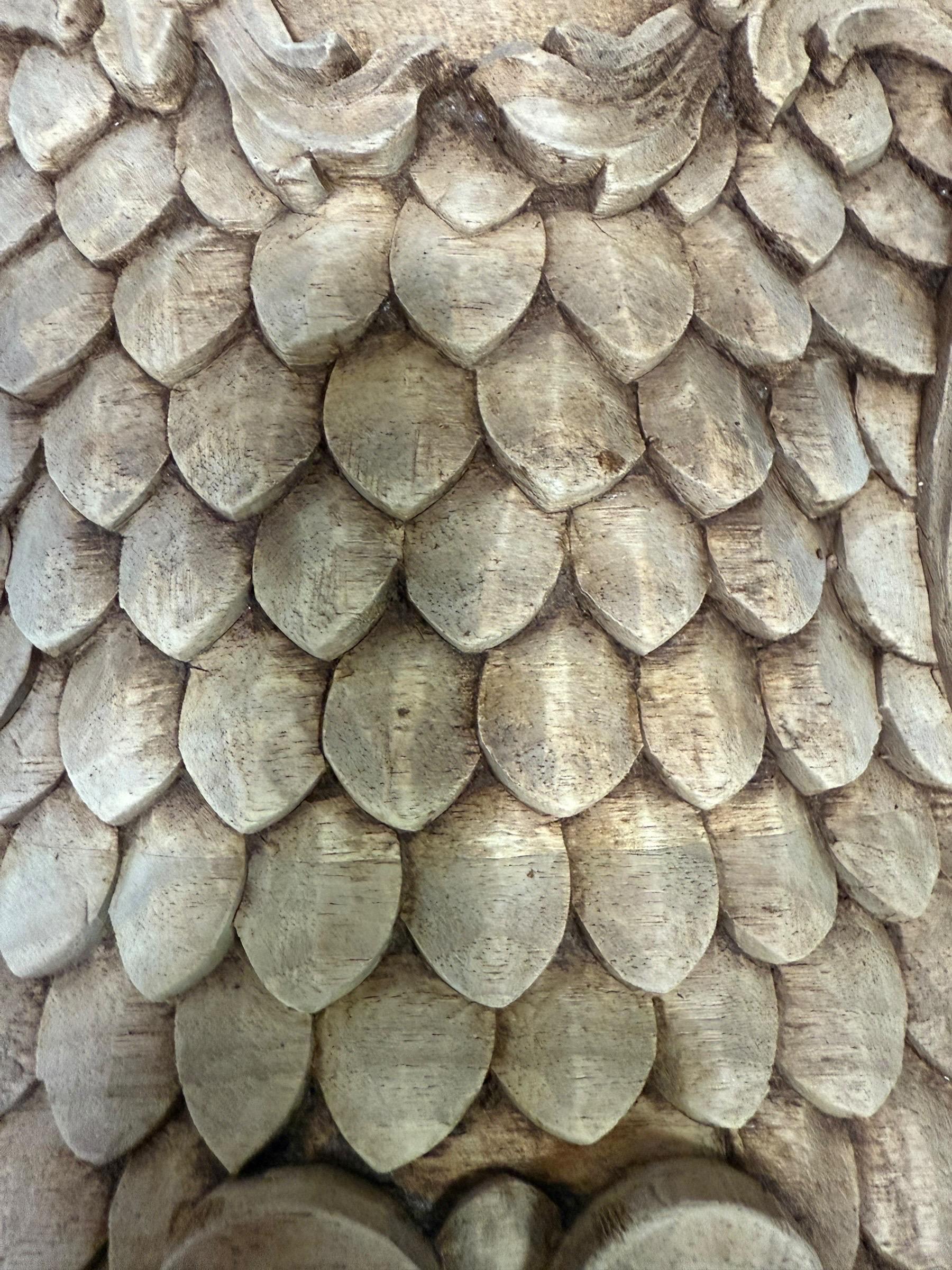 Geschnitztes Holz und gepolstertes Kopfteil mit Verzierungen im Angebot 9