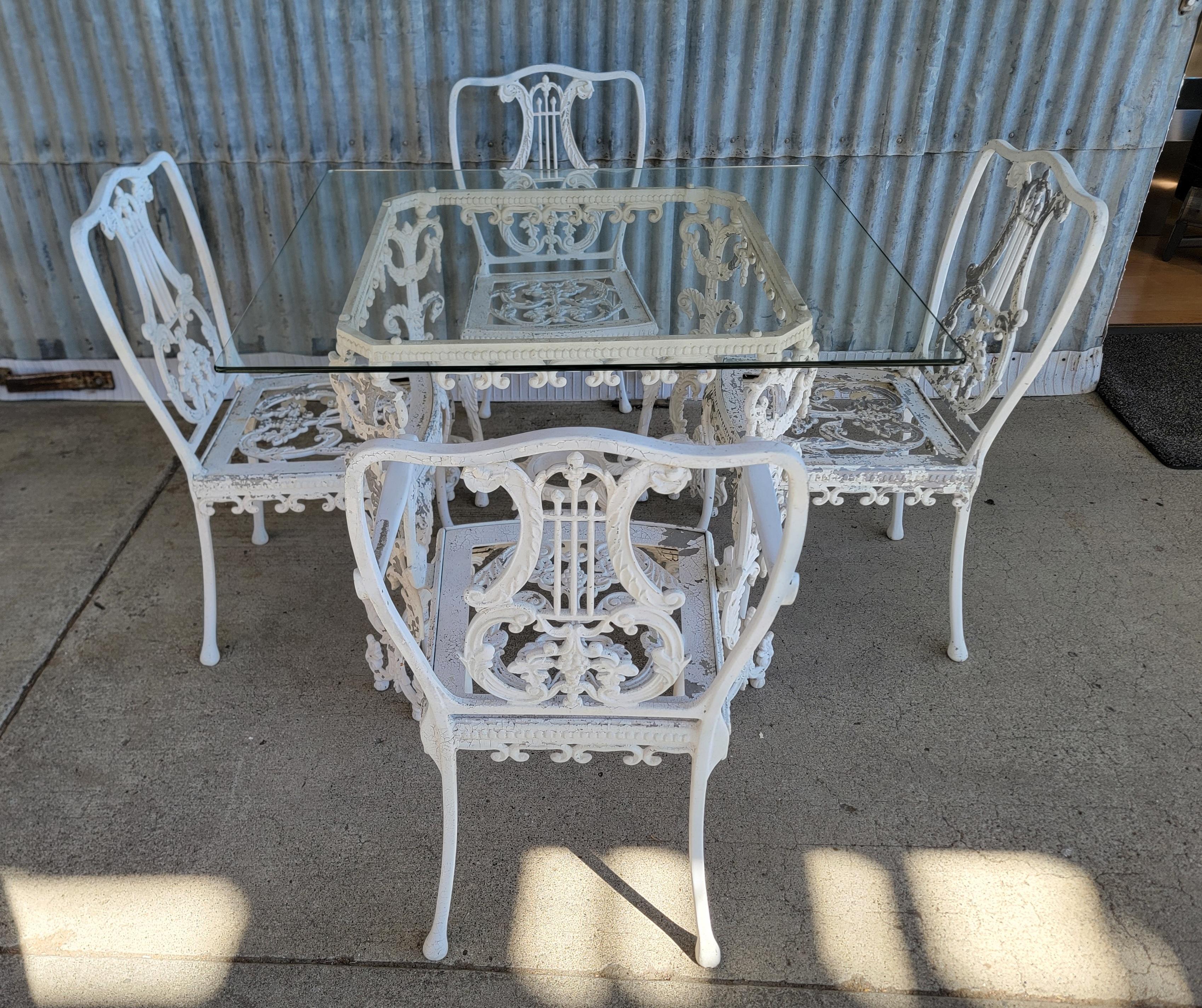Ornate Cast Aluminium 5 Pieces Esstisch & Stühle Patio Set (amerikanisch) im Angebot