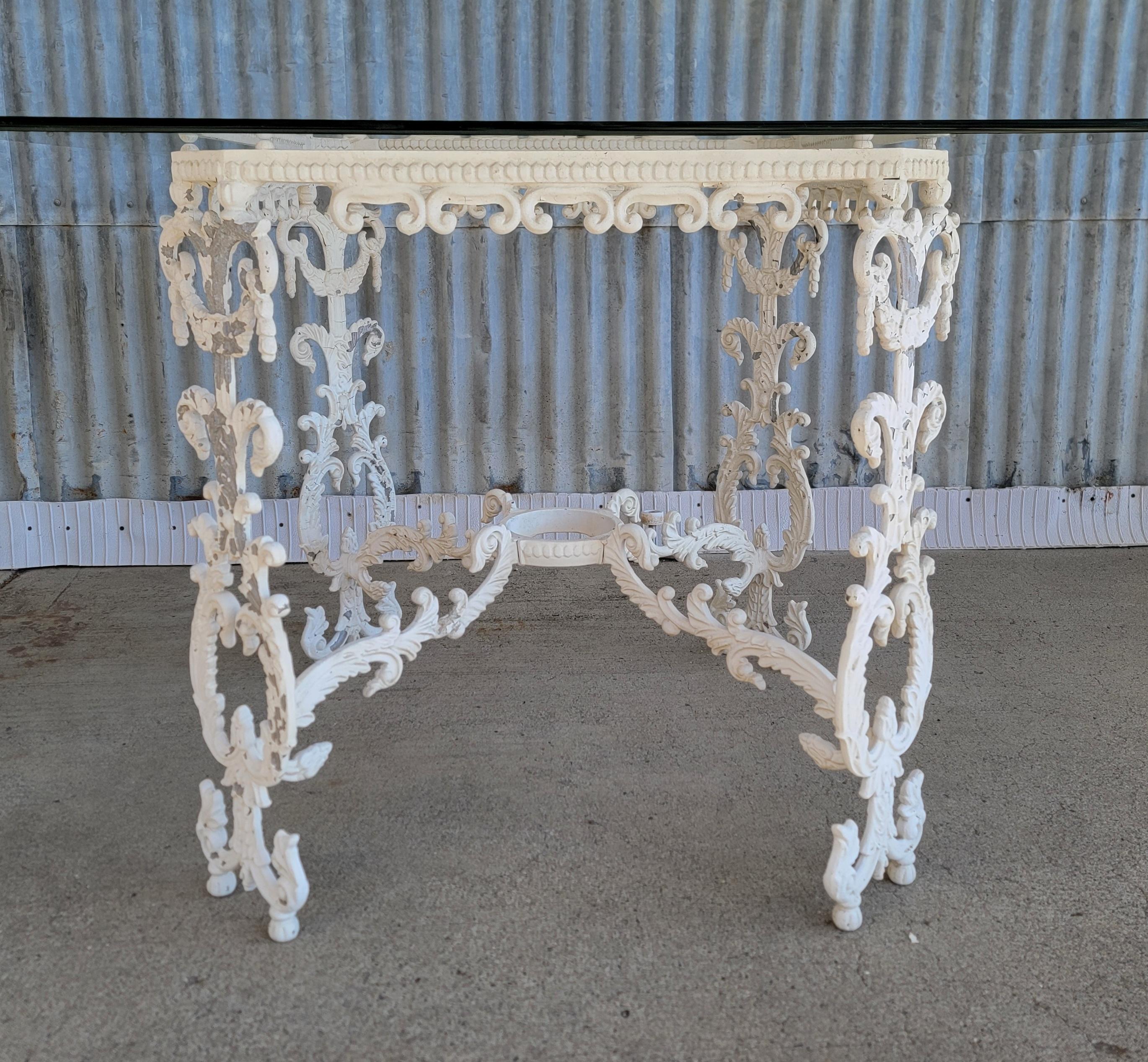 Ornate Cast Aluminium 5 Pieces Esstisch & Stühle Patio Set (20. Jahrhundert) im Angebot