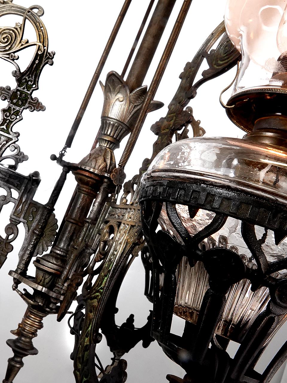 Araña de queroseno articulada de hierro fundido ornamentada - Newley Wired Estadounidense en venta