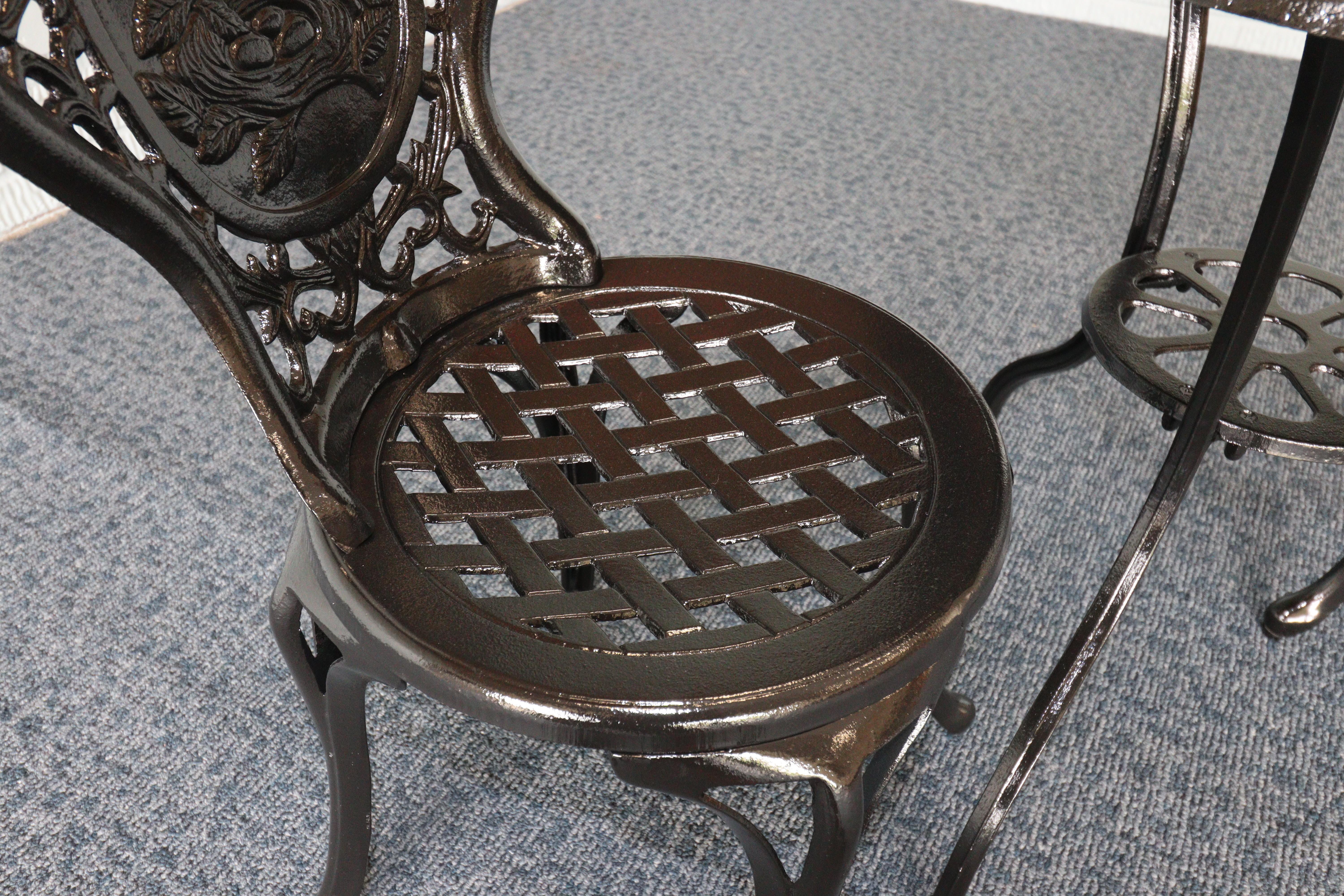 Set da bistrot in ghisa ornato a forma di nido di pettirosso in vendita 5